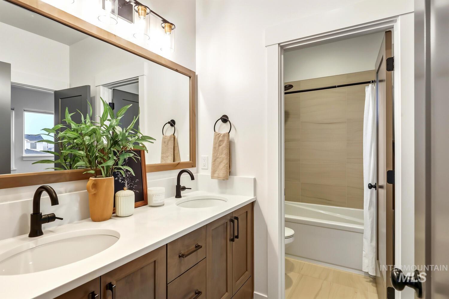 7008 Saddle Bred Way, Star, Idaho 83669, 4 Bedrooms, 3.5 Bathrooms, Residential For Sale, Price $1,149,000,MLS 98971378