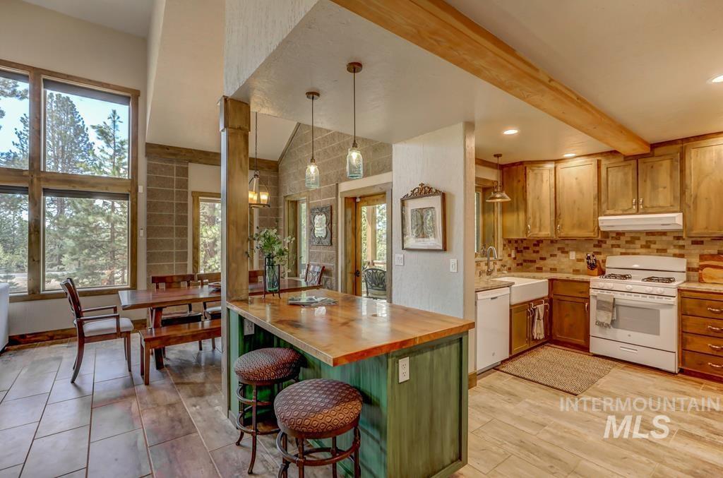 212 RioVista, McCall, Idaho 83638, 5 Bedrooms, 4 Bathrooms, Residential For Sale, Price $1,669,000,MLS 98971379