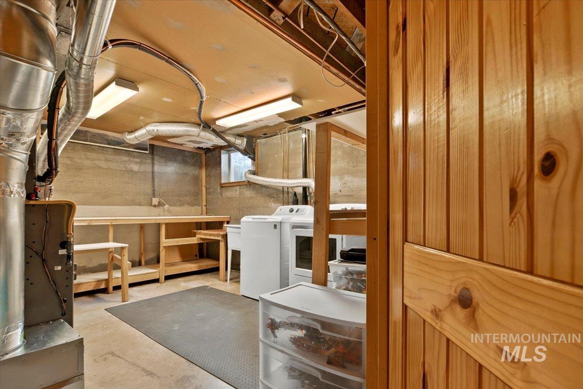 419 N Avenue E, Boise, Idaho 83712, 4 Bedrooms, 2 Bathrooms, Residential For Sale, Price $899,900,MLS 98971381