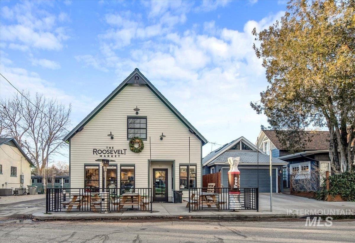 419 N Avenue E, Boise, Idaho 83712, 4 Bedrooms, 2 Bathrooms, Residential For Sale, Price $899,900,MLS 98971381