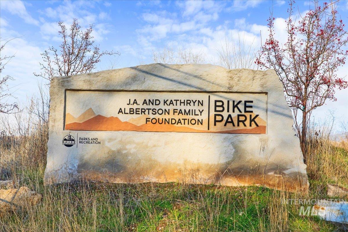 419 N Avenue E, Boise, Idaho 83712, 4 Bedrooms, 2 Bathrooms, Residential For Sale, Price $899,900,MLS 98971381