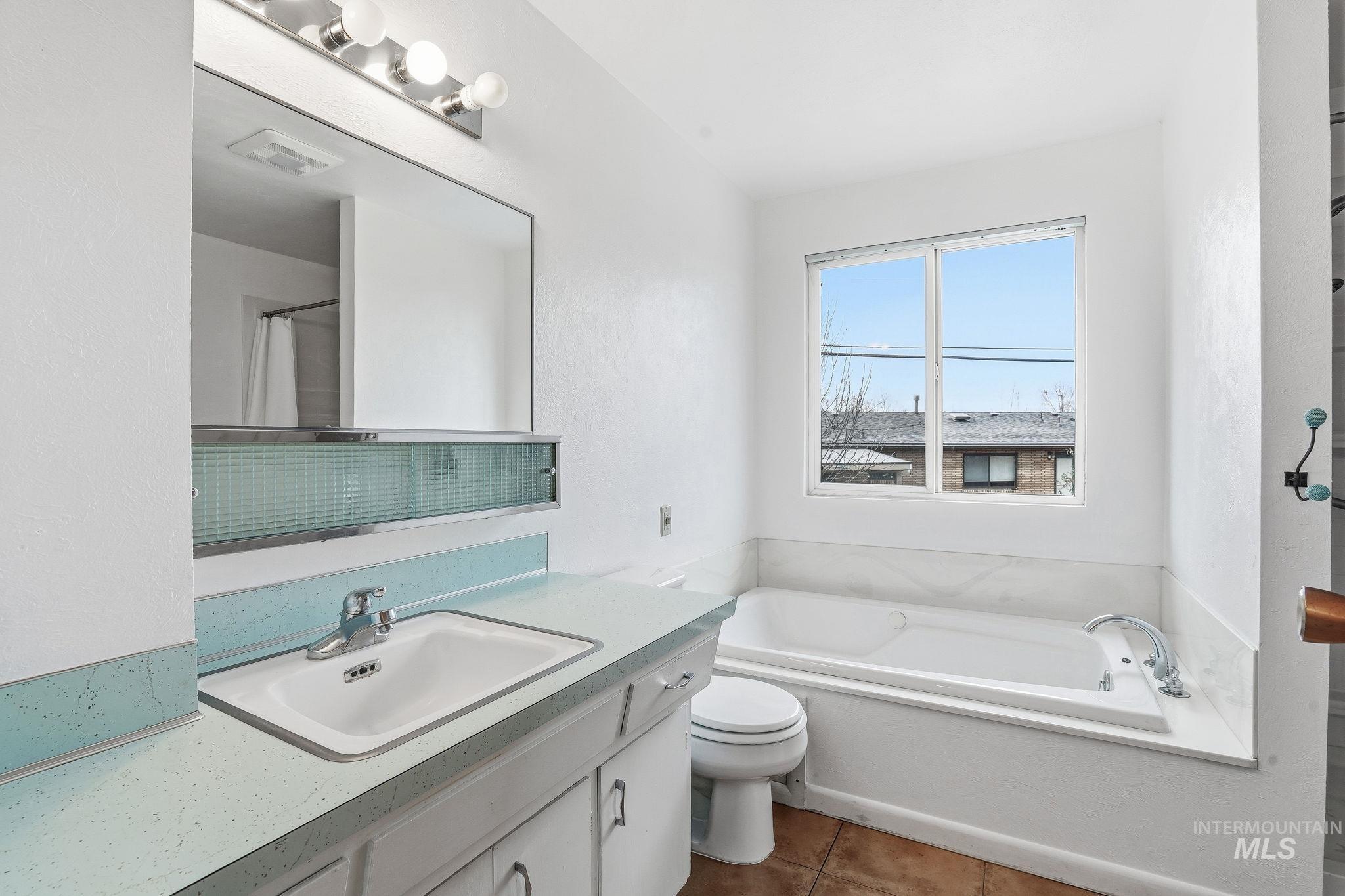 7013 W Rosewood Dr, Boise, Idaho 83709, 3 Bedrooms, 2 Bathrooms, Residential For Sale, Price $405,000,MLS 98971382