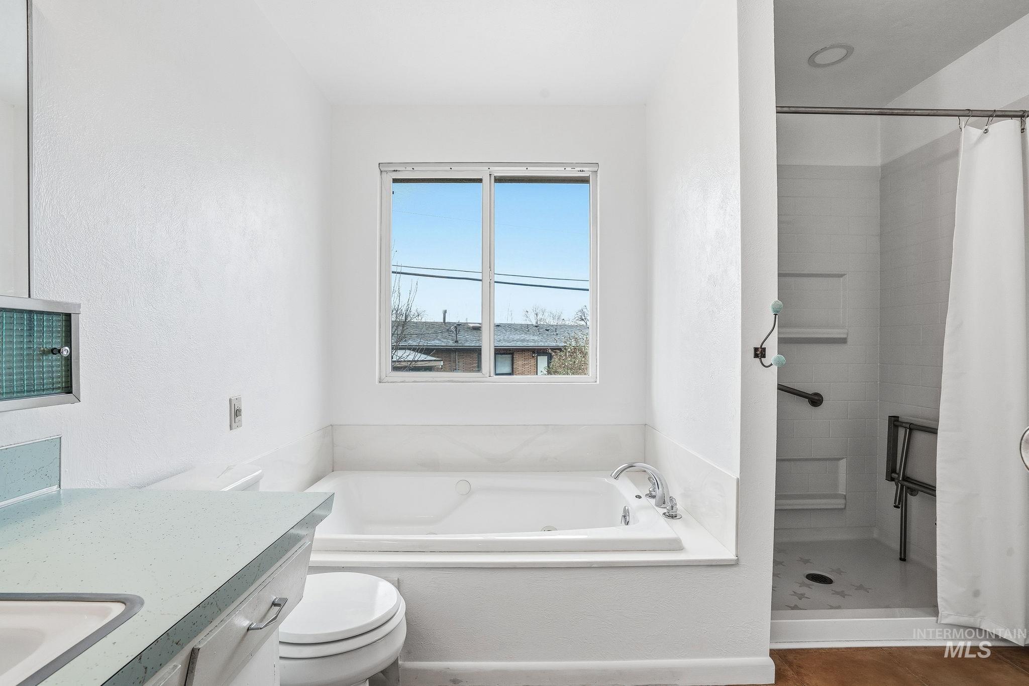 7013 W Rosewood Dr, Boise, Idaho 83709, 3 Bedrooms, 2 Bathrooms, Residential For Sale, Price $405,000,MLS 98971382