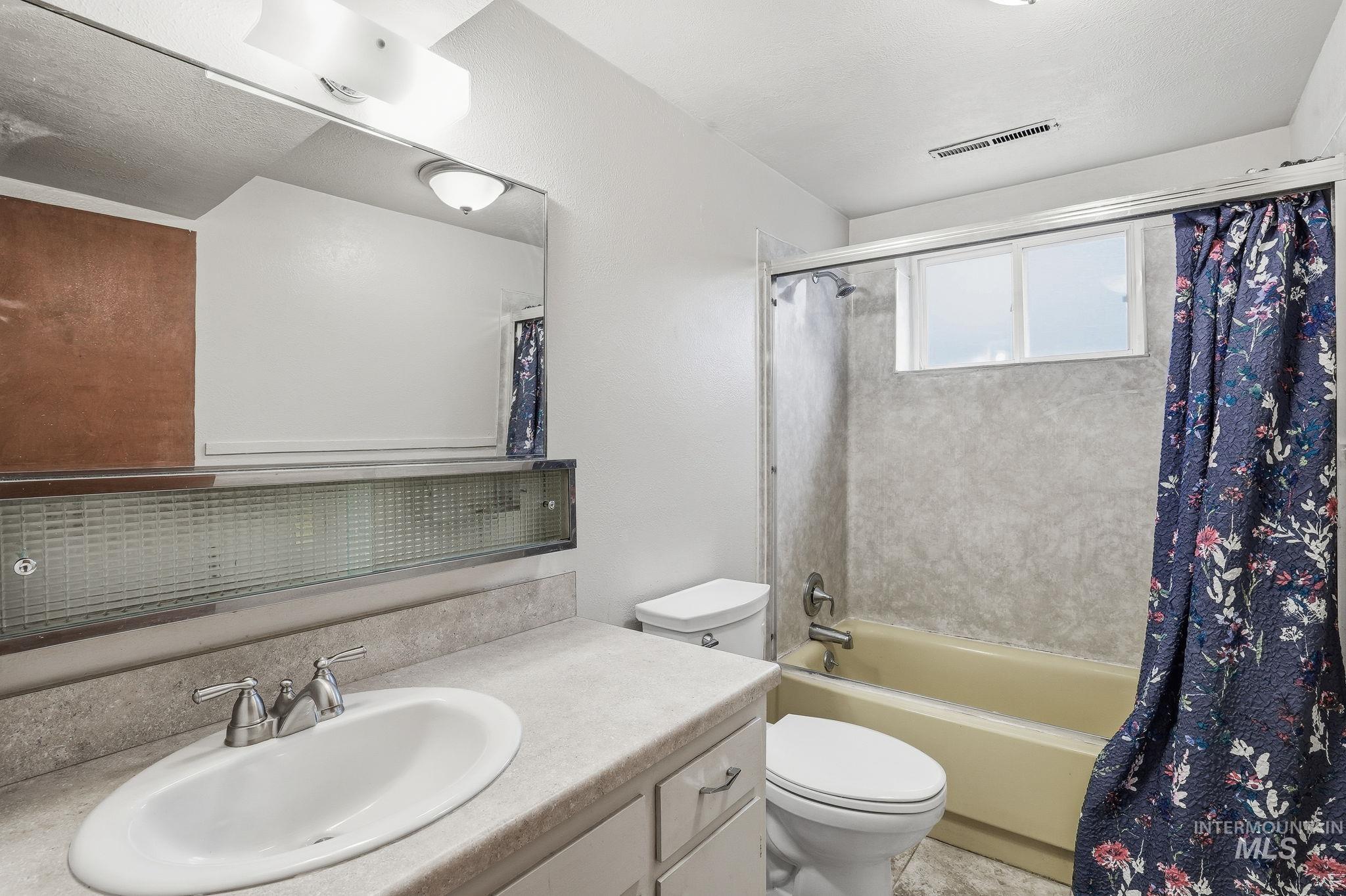 7013 W Rosewood Dr, Boise, Idaho 83709, 3 Bedrooms, 2 Bathrooms, Residential For Sale, Price $405,000,MLS 98971382