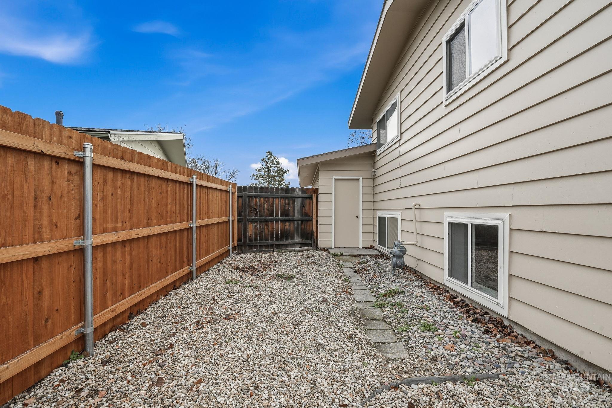 7013 W Rosewood Dr, Boise, Idaho 83709, 3 Bedrooms, 2 Bathrooms, Residential For Sale, Price $405,000,MLS 98971382