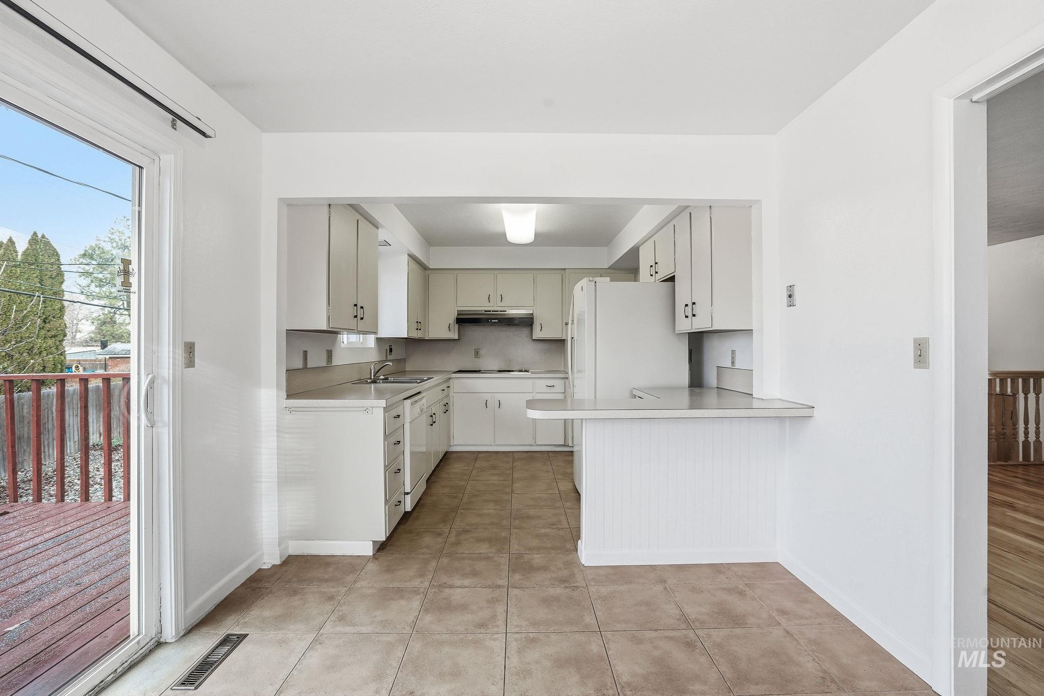 7013 W Rosewood Dr, Boise, Idaho 83709, 3 Bedrooms, 2 Bathrooms, Residential For Sale, Price $405,000,MLS 98971382