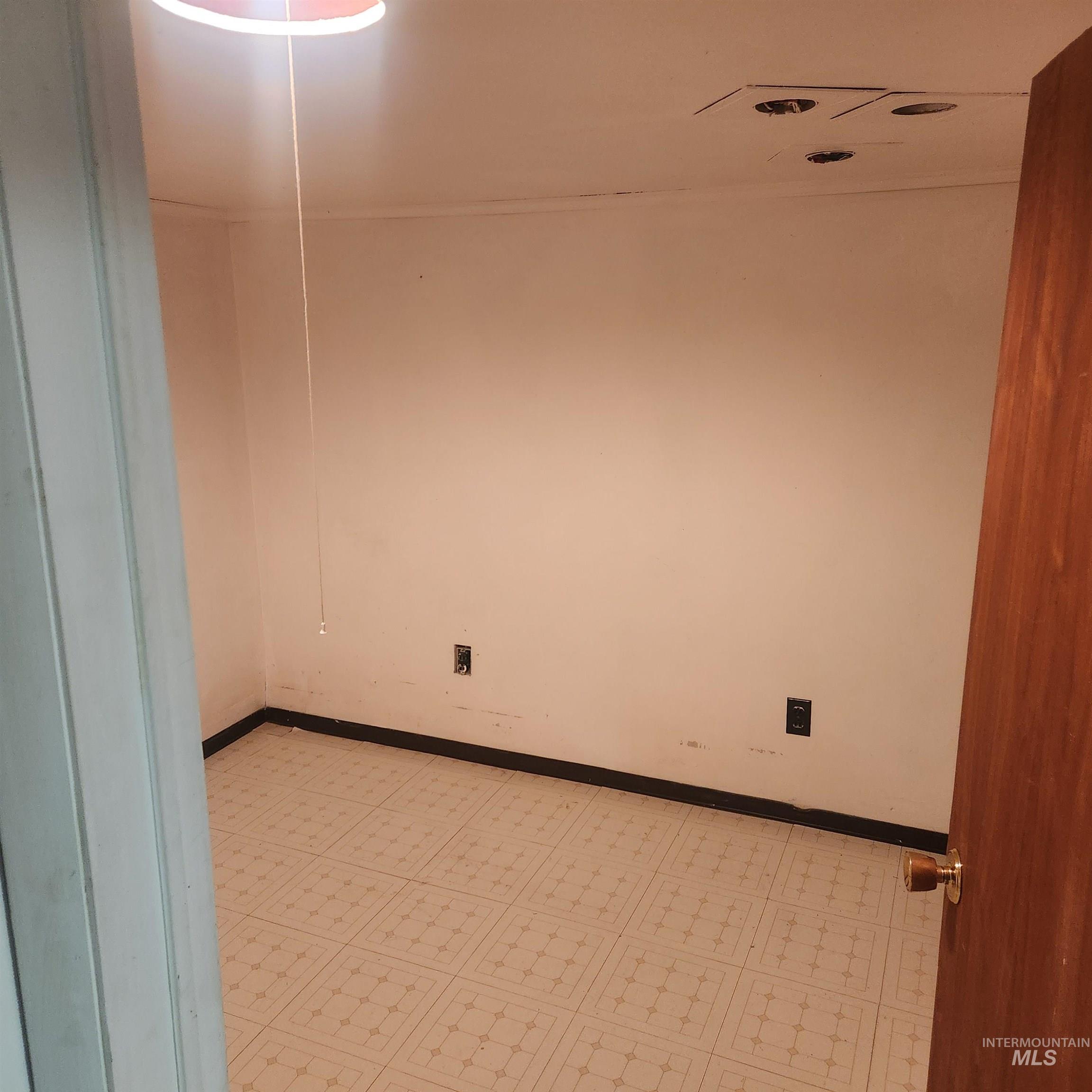 530 California St., Gooding, Idaho 83330, 2 Bedrooms, 1 Bathroom, Residential For Sale, Price $189,500,MLS 98971384