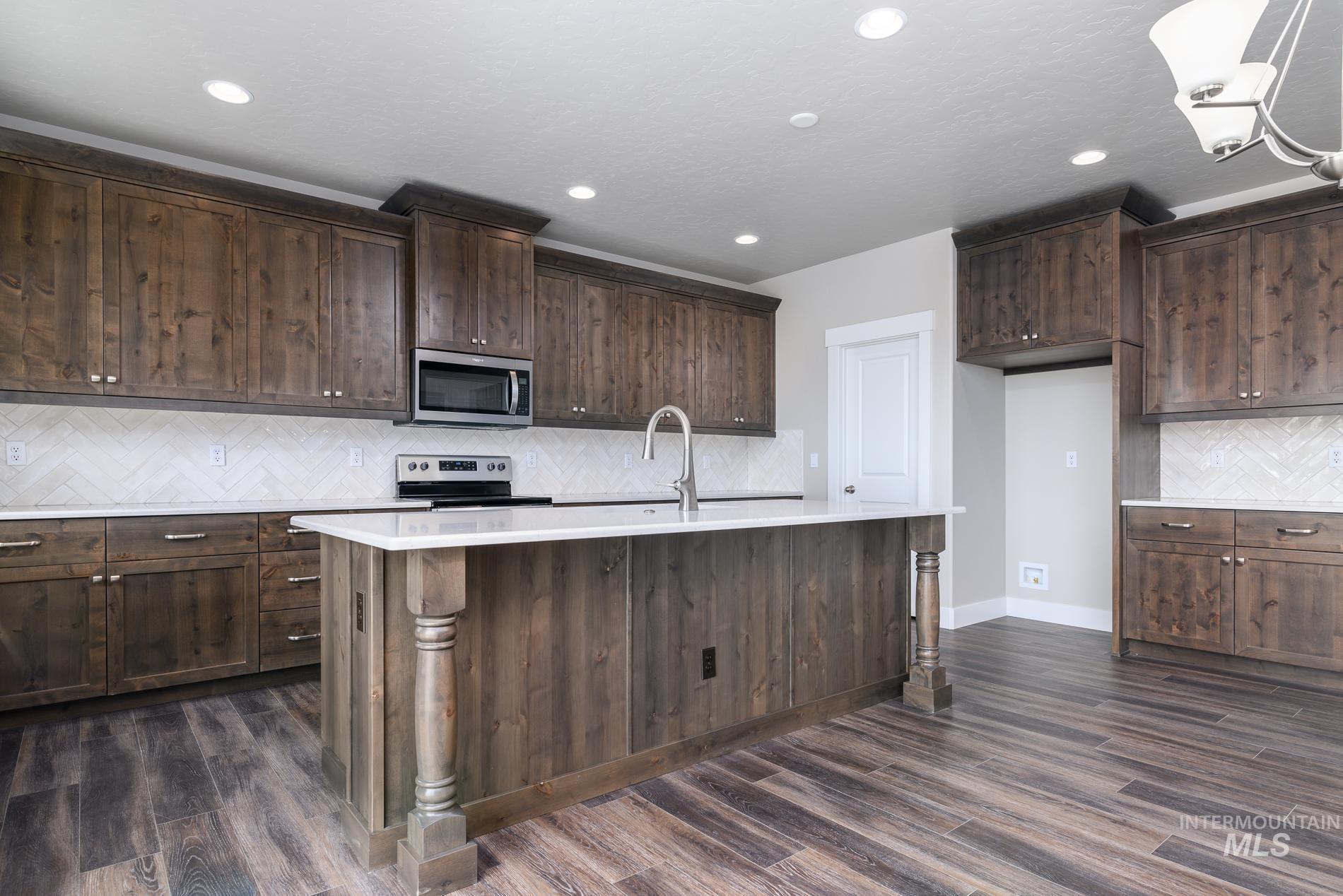 9081 W Shumard St, Star, Idaho 83669, 3 Bedrooms, 2.5 Bathrooms, Residential For Sale, Price $548,995,MLS 98971386