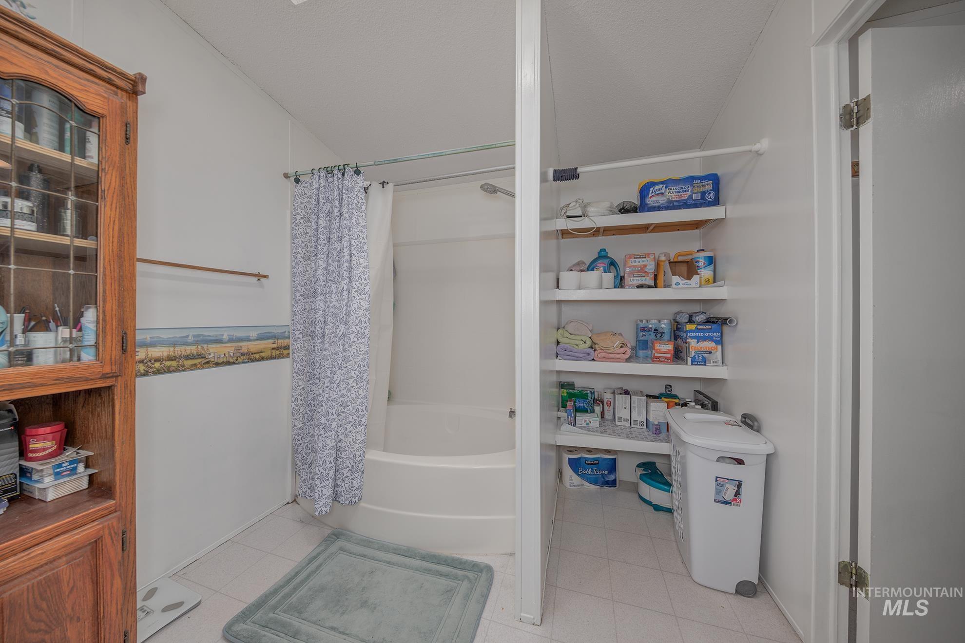 1915 Thomas Circle, Ontario, Oregon 97914, 3 Bedrooms, 2 Bathrooms, Residential For Sale, Price $269,900,MLS 98971387