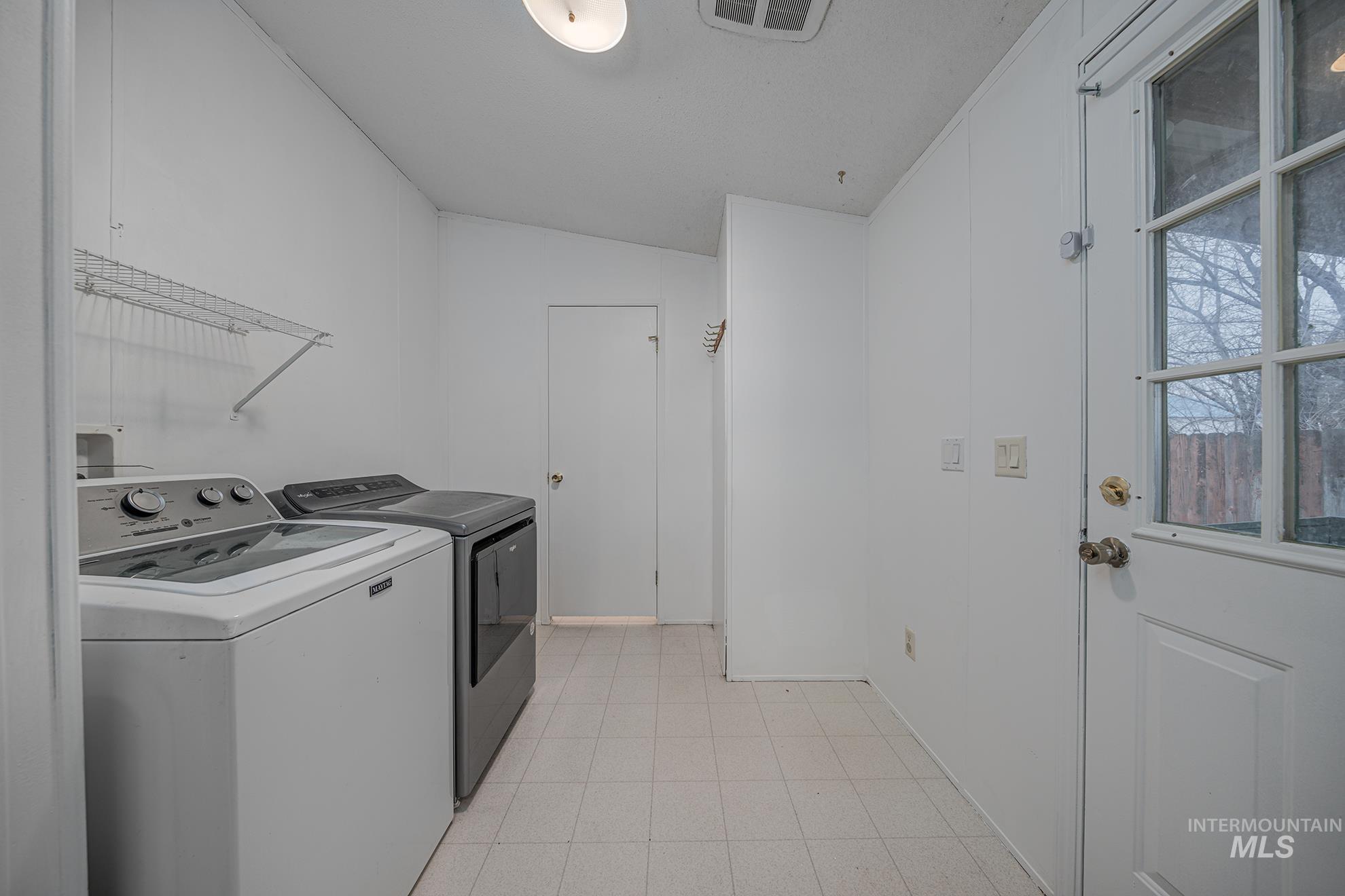 1915 Thomas Circle, Ontario, Oregon 97914, 3 Bedrooms, 2 Bathrooms, Residential For Sale, Price $269,900,MLS 98971387