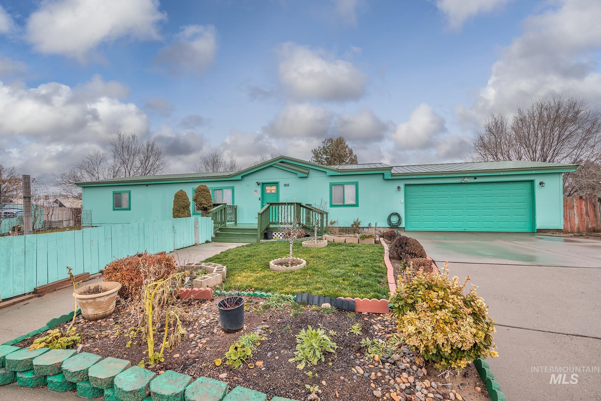 1915 Thomas Circle, Ontario, Oregon 97914, 3 Bedrooms, 2 Bathrooms, Residential For Sale, Price $269,900,MLS 98971387