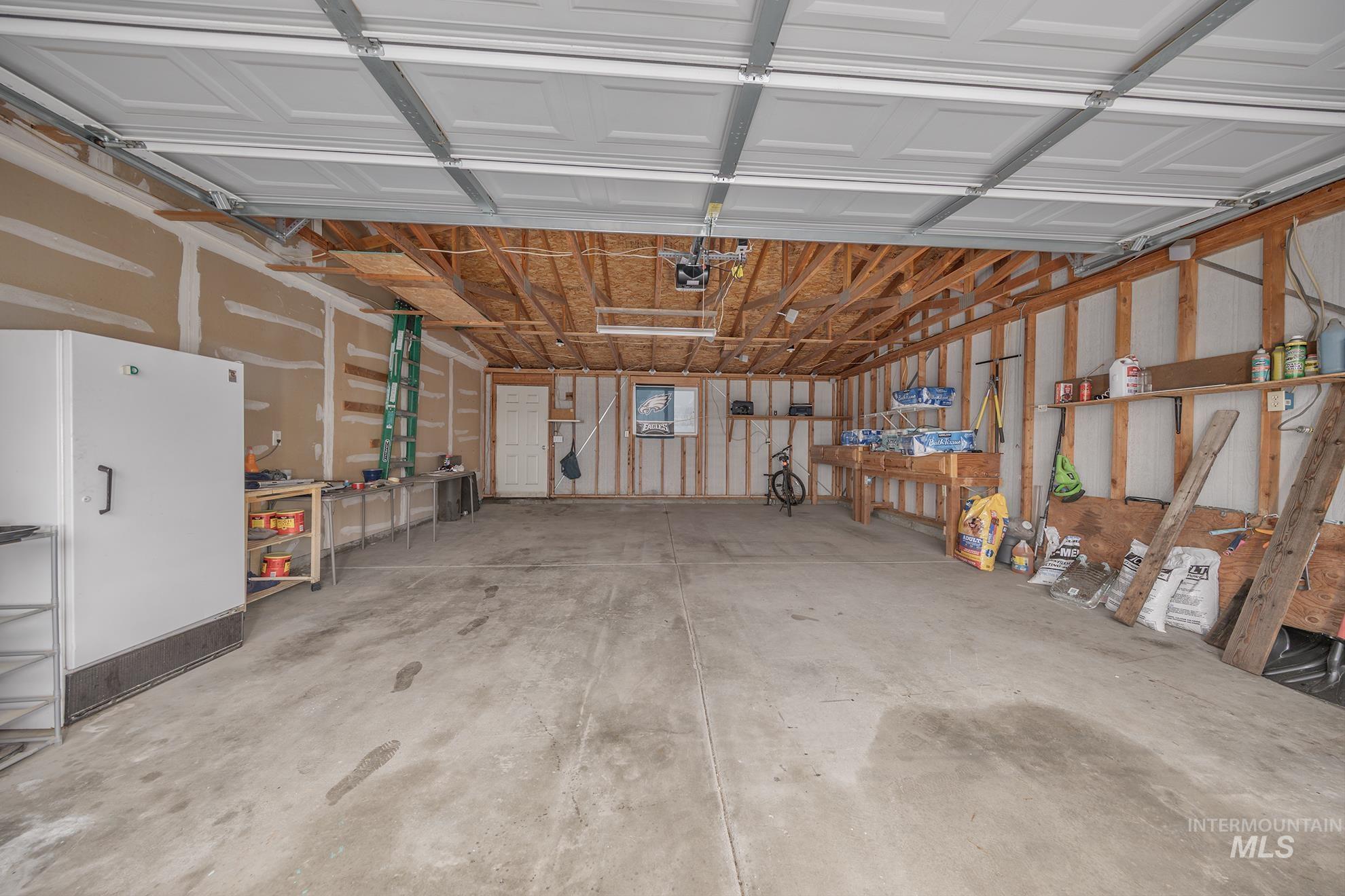 1915 Thomas Circle, Ontario, Oregon 97914, 3 Bedrooms, 2 Bathrooms, Residential For Sale, Price $269,900,MLS 98971387