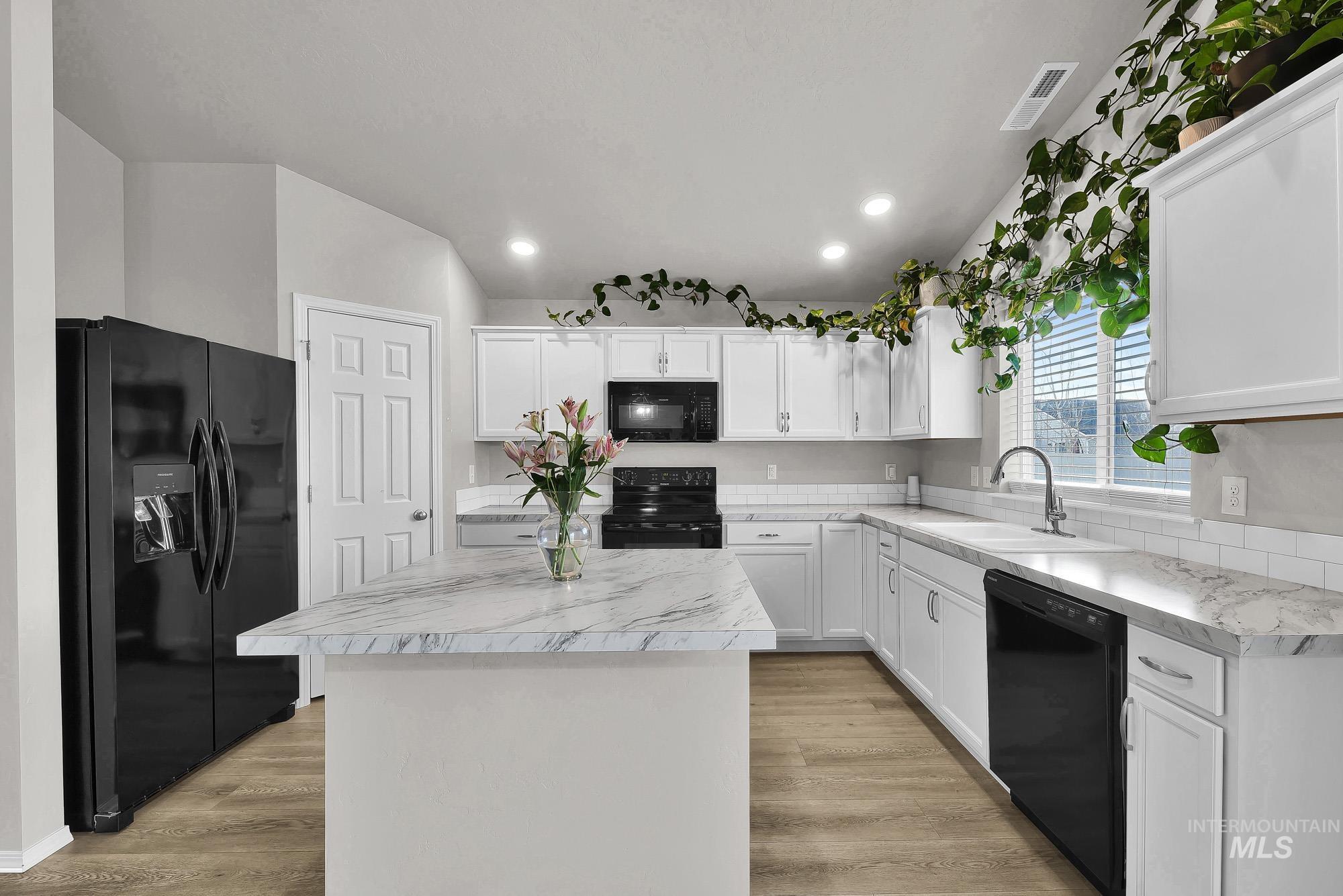 19619 Delmarva Ave, Caldwell, Idaho 83605, 4 Bedrooms, 2 Bathrooms, Residential For Sale, Price $414,900,MLS 98971388