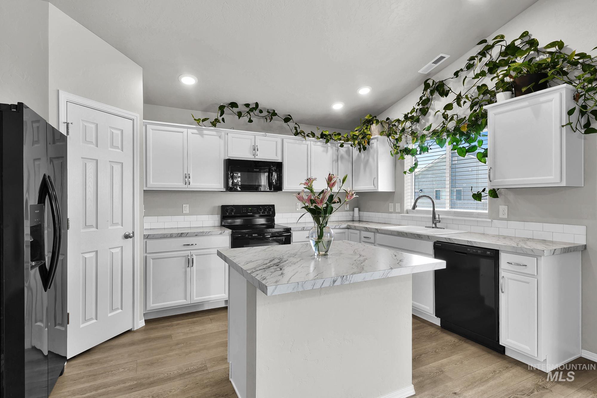 19619 Delmarva Ave, Caldwell, Idaho 83605, 4 Bedrooms, 2 Bathrooms, Residential For Sale, Price $414,900,MLS 98971388