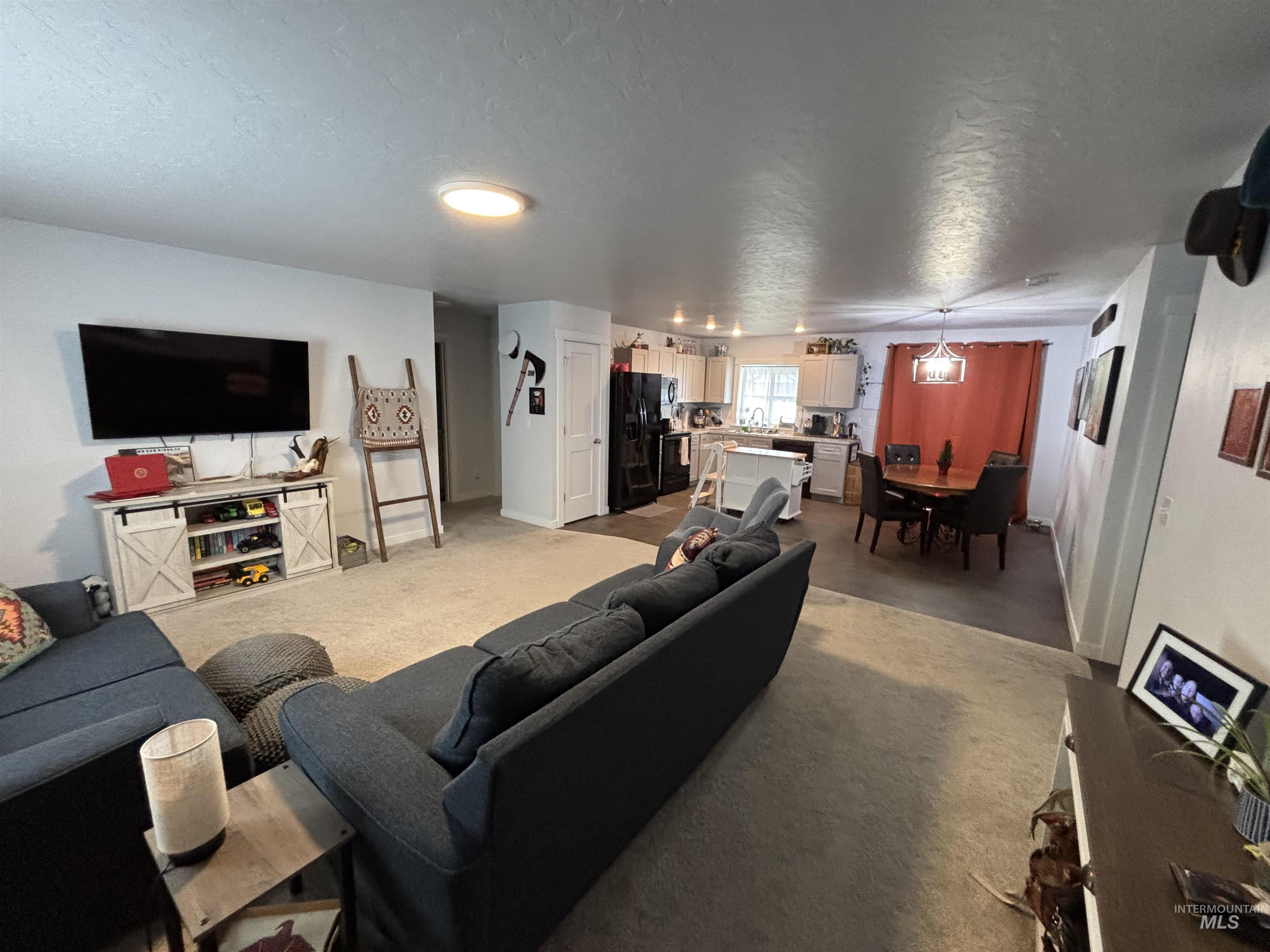 1571 Regency Way, Emmett, Idaho 83617, 3 Bedrooms, 2 Bathrooms, Residential For Sale, Price $385,000,MLS 98971395