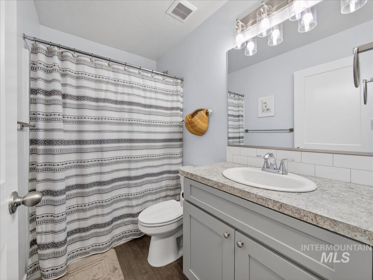 1571 Regency Way, Emmett, Idaho 83617, 3 Bedrooms, 2 Bathrooms, Residential For Sale, Price $385,000,MLS 98971395