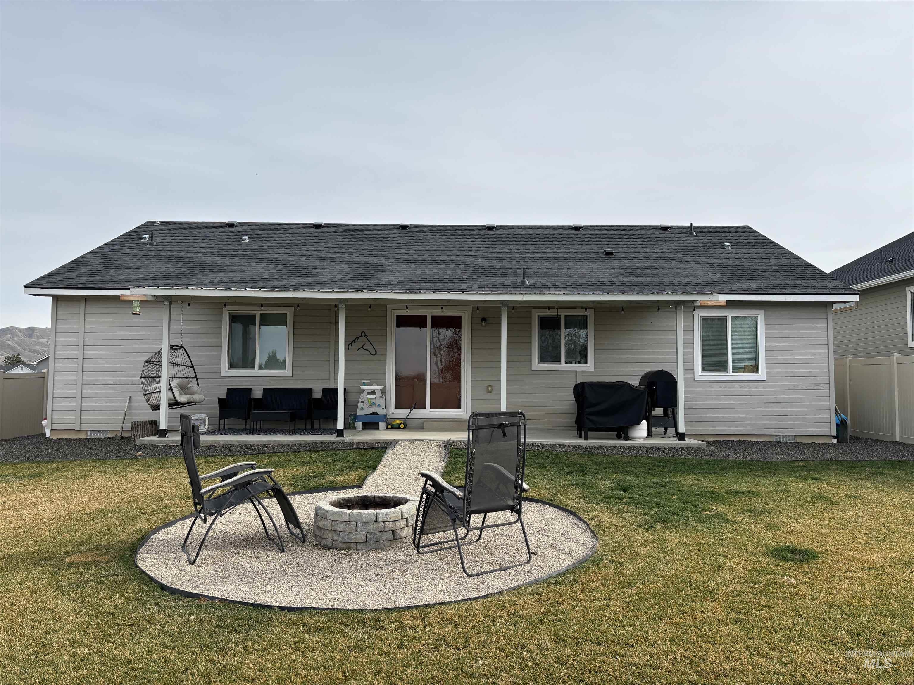 1571 Regency Way, Emmett, Idaho 83617, 3 Bedrooms, 2 Bathrooms, Residential For Sale, Price $385,000,MLS 98971395