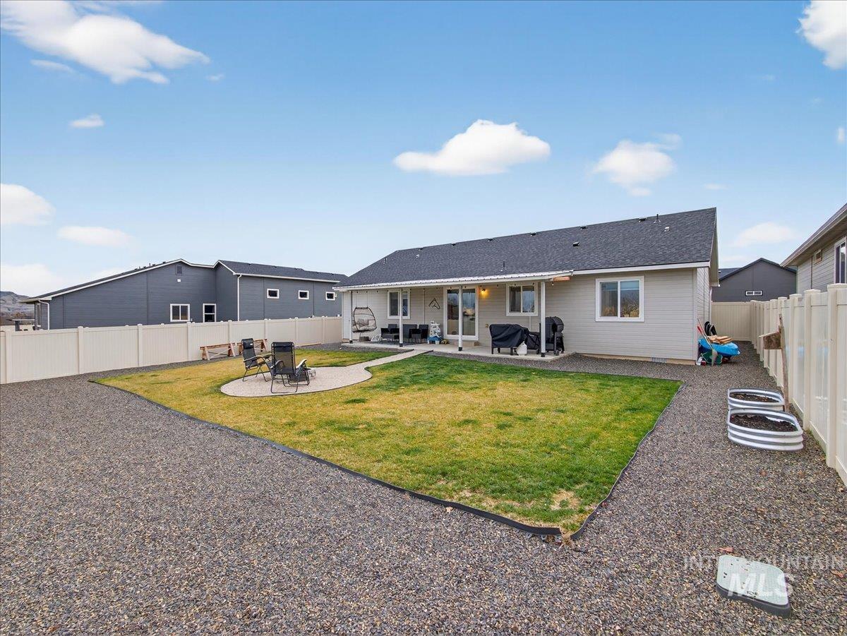 1571 Regency Way, Emmett, Idaho 83617, 3 Bedrooms, 2 Bathrooms, Residential For Sale, Price $385,000,MLS 98971395