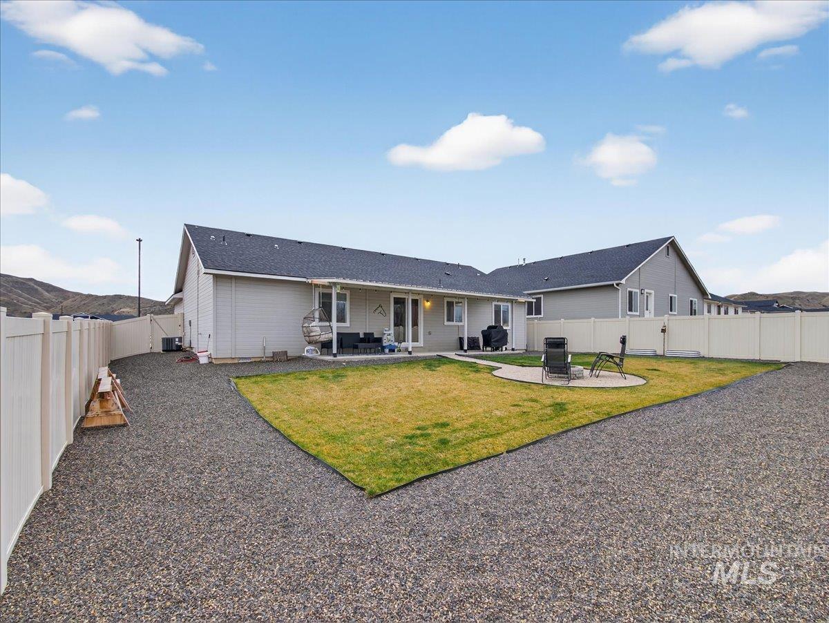 1571 Regency Way, Emmett, Idaho 83617, 3 Bedrooms, 2 Bathrooms, Residential For Sale, Price $385,000,MLS 98971395