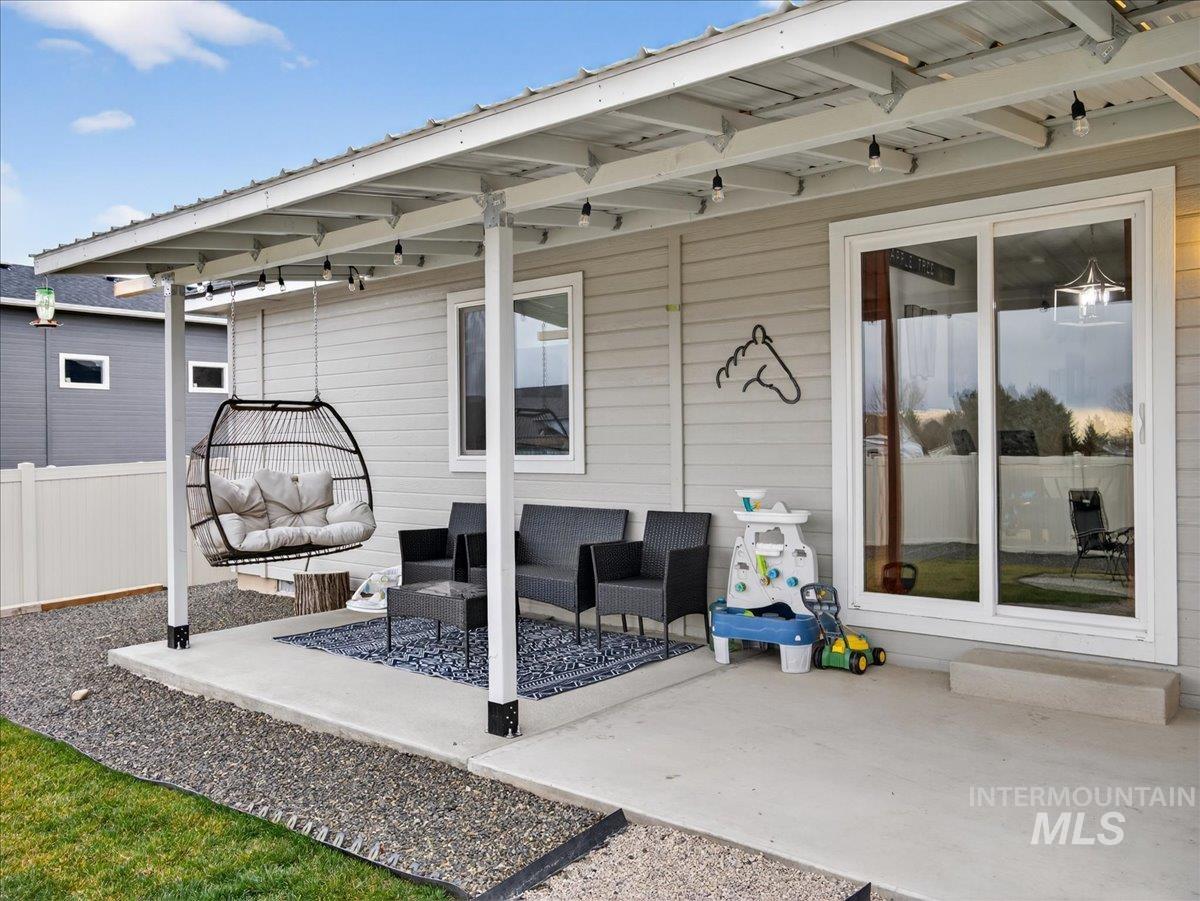 1571 Regency Way, Emmett, Idaho 83617, 3 Bedrooms, 2 Bathrooms, Residential For Sale, Price $385,000,MLS 98971395