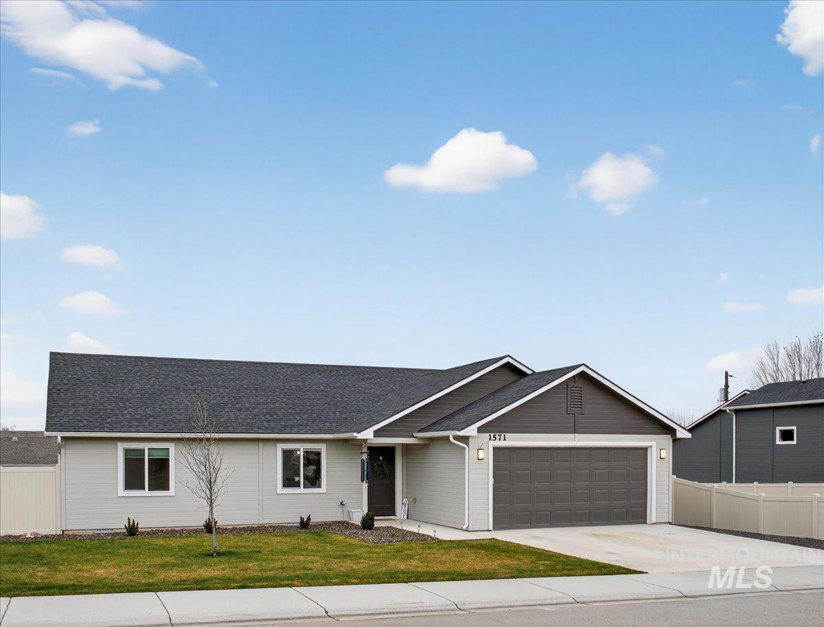 1571 Regency Way, Emmett, Idaho 83617, 3 Bedrooms, 2 Bathrooms, Residential For Sale, Price $385,000,MLS 98971395