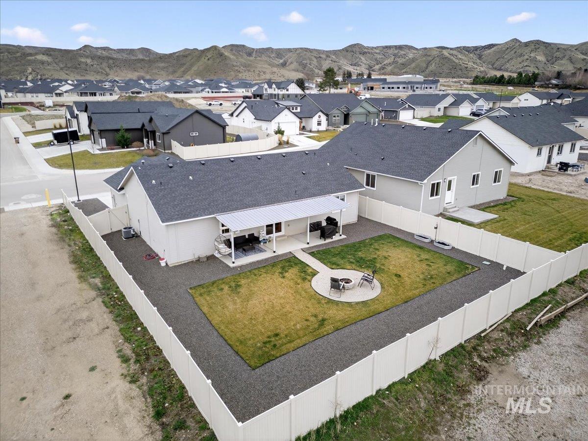 1571 Regency Way, Emmett, Idaho 83617, 3 Bedrooms, 2 Bathrooms, Residential For Sale, Price $385,000,MLS 98971395
