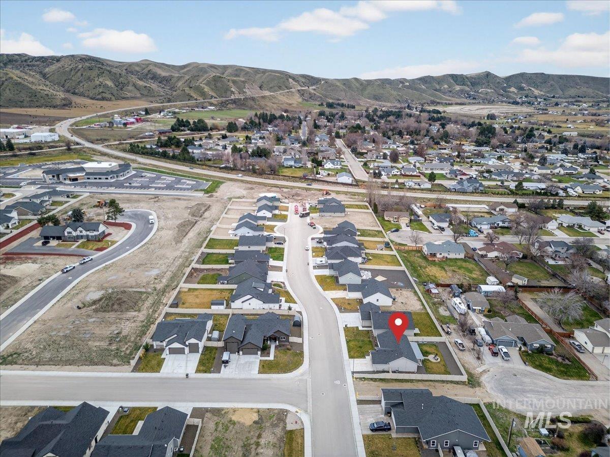 1571 Regency Way, Emmett, Idaho 83617, 3 Bedrooms, 2 Bathrooms, Residential For Sale, Price $385,000,MLS 98971395