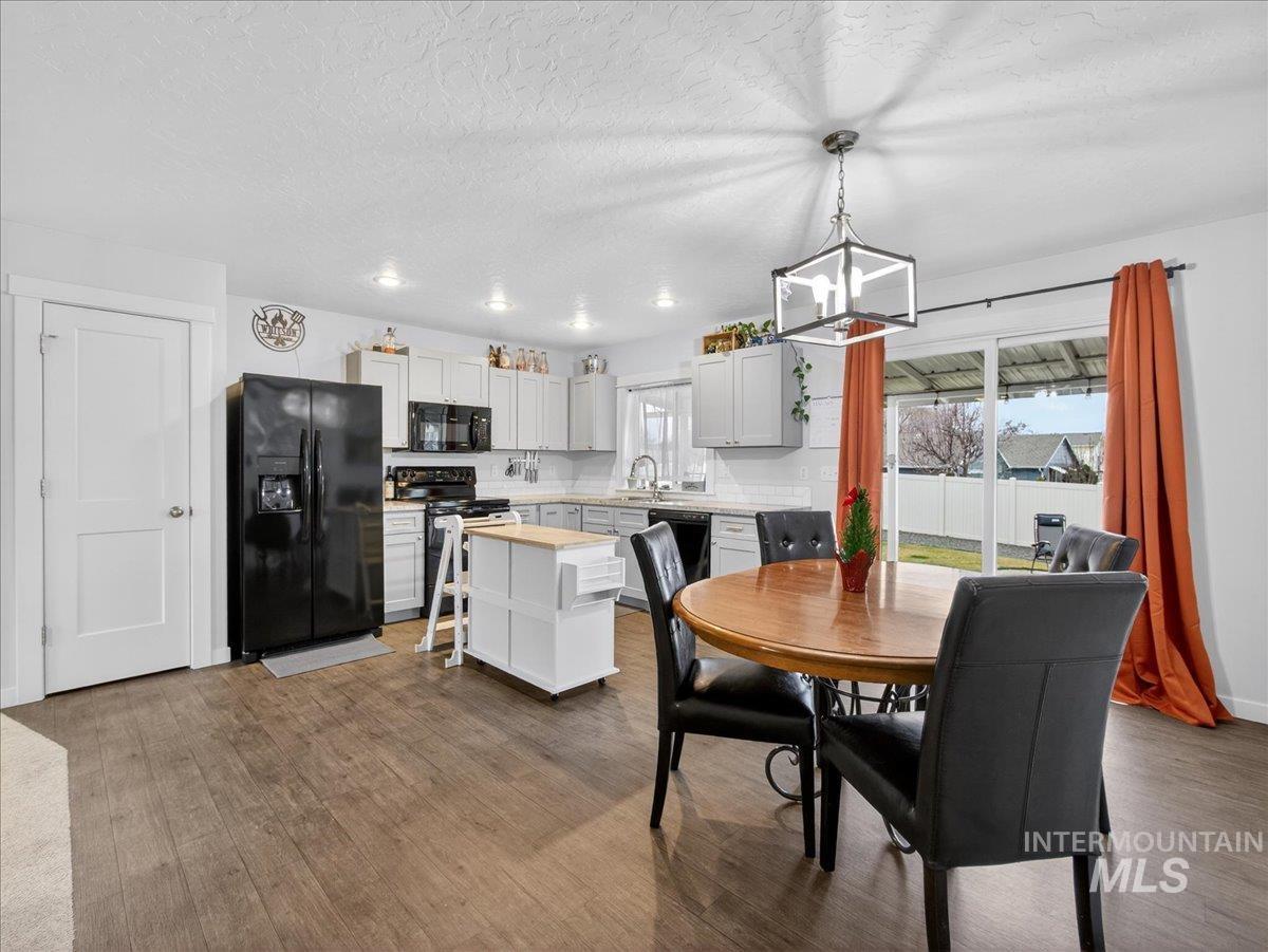 1571 Regency Way, Emmett, Idaho 83617, 3 Bedrooms, 2 Bathrooms, Residential For Sale, Price $385,000,MLS 98971395