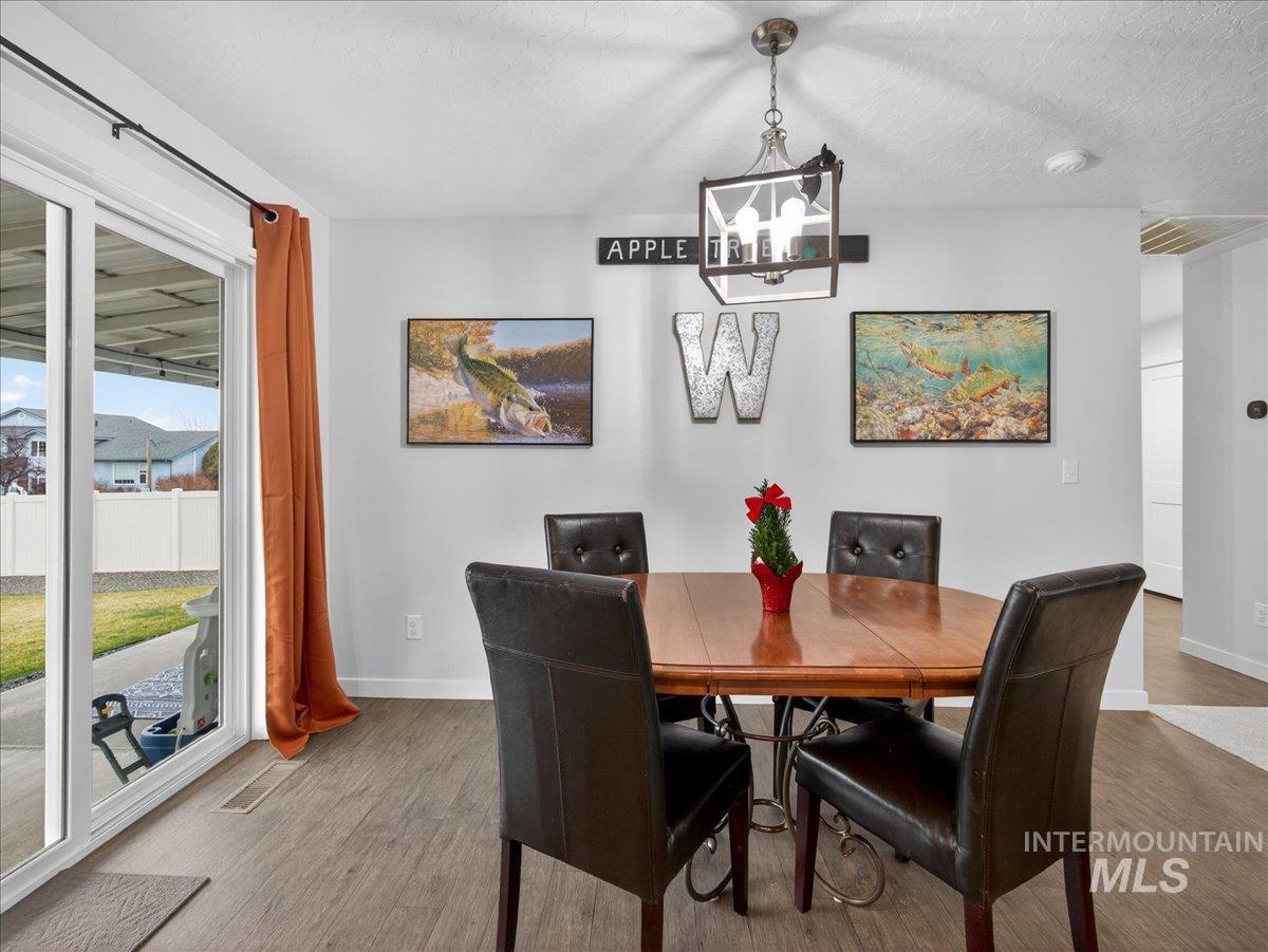 1571 Regency Way, Emmett, Idaho 83617, 3 Bedrooms, 2 Bathrooms, Residential For Sale, Price $385,000,MLS 98971395