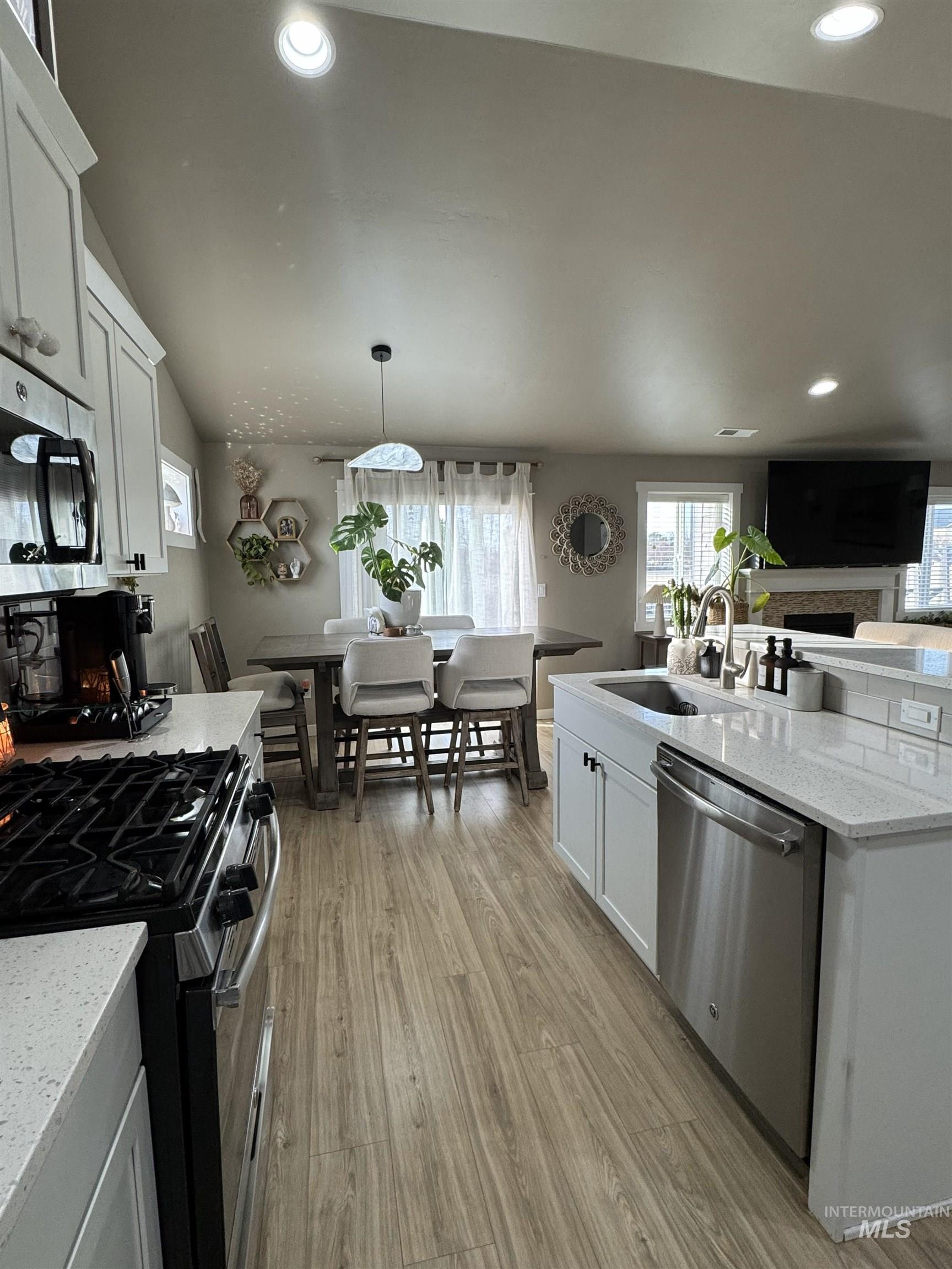 11505 W Baserri Dr, Boise, Idaho 83709, 3 Bedrooms, 2 Bathrooms, Residential For Sale, Price $428,000,MLS 98971396