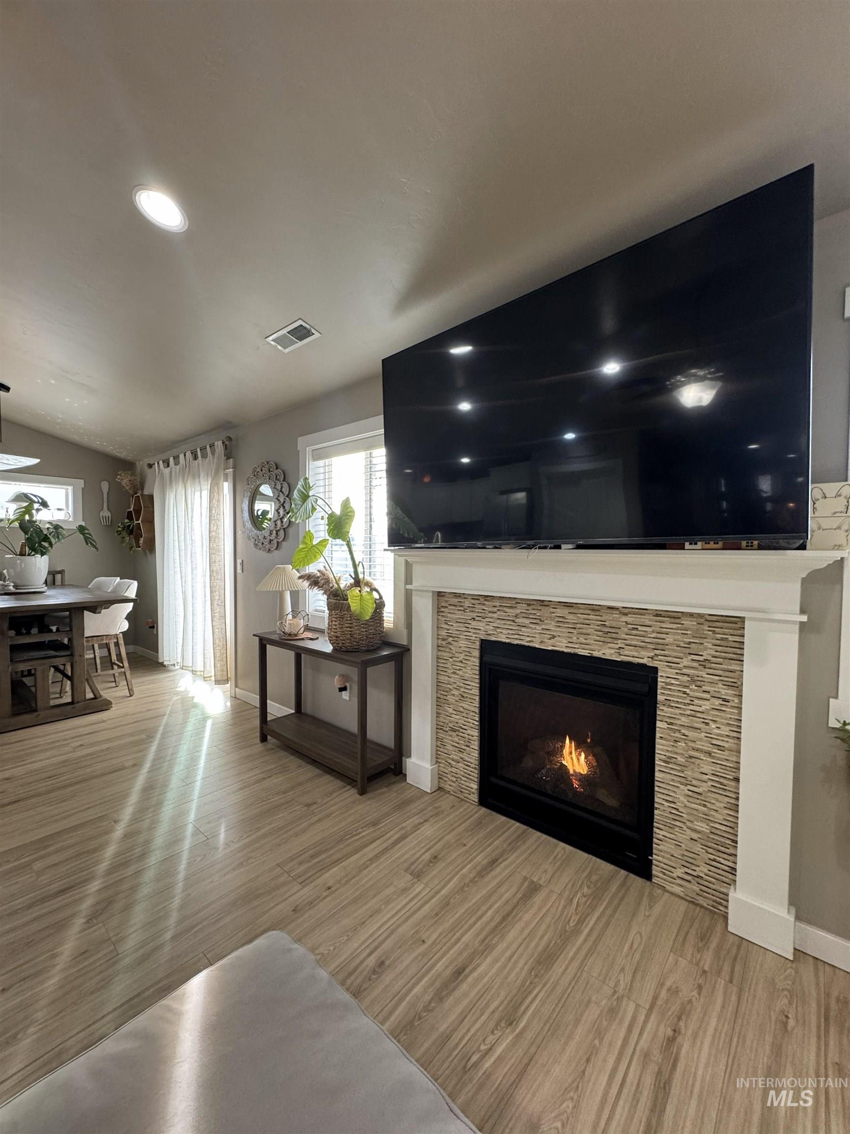 11505 W Baserri Dr, Boise, Idaho 83709, 3 Bedrooms, 2 Bathrooms, Residential For Sale, Price $428,000,MLS 98971396