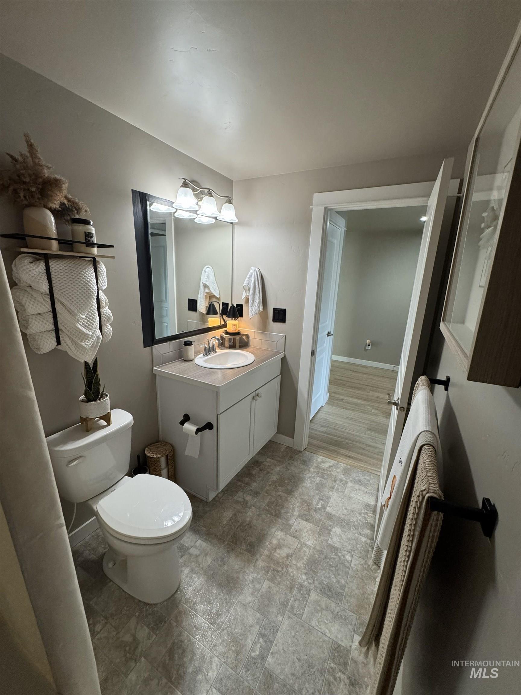 11505 W Baserri Dr, Boise, Idaho 83709, 3 Bedrooms, 2 Bathrooms, Residential For Sale, Price $428,000,MLS 98971396