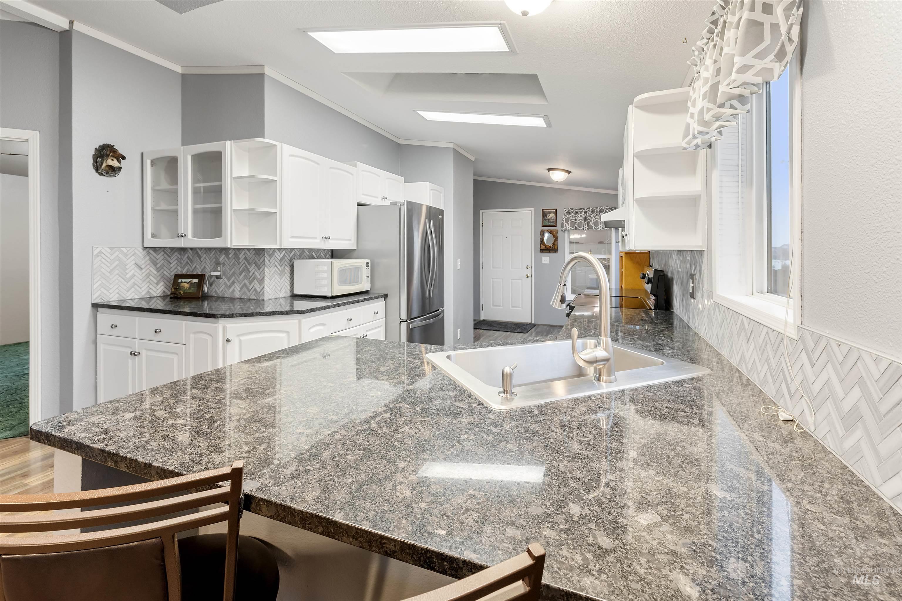 860 Eagles Point BLVD., Lewiston, Idaho 83501, 3 Bedrooms, 2 Bathrooms, Residential For Sale, Price $354,000,MLS 98971397