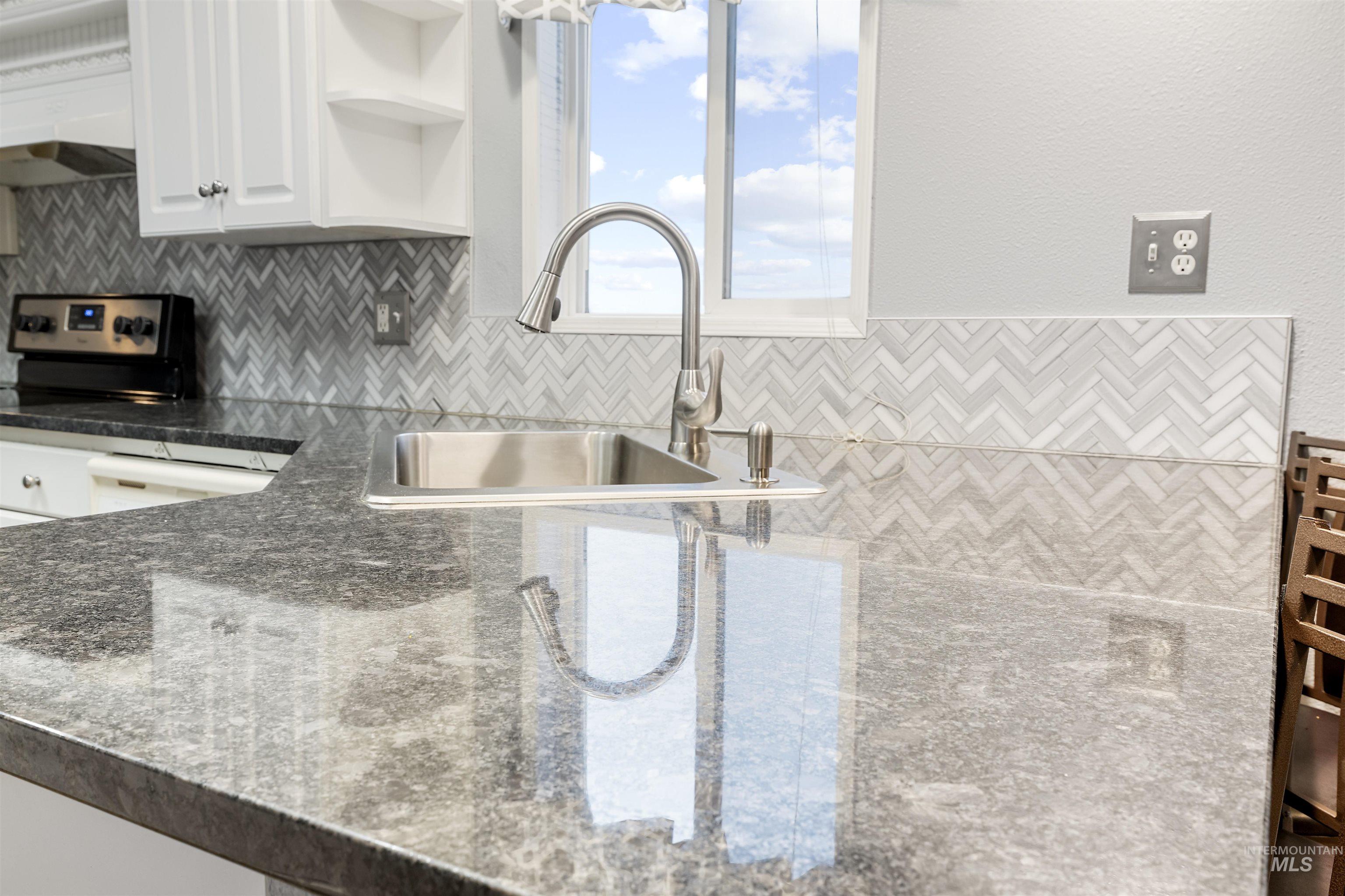 860 Eagles Point BLVD., Lewiston, Idaho 83501, 3 Bedrooms, 2 Bathrooms, Residential For Sale, Price $354,000,MLS 98971397