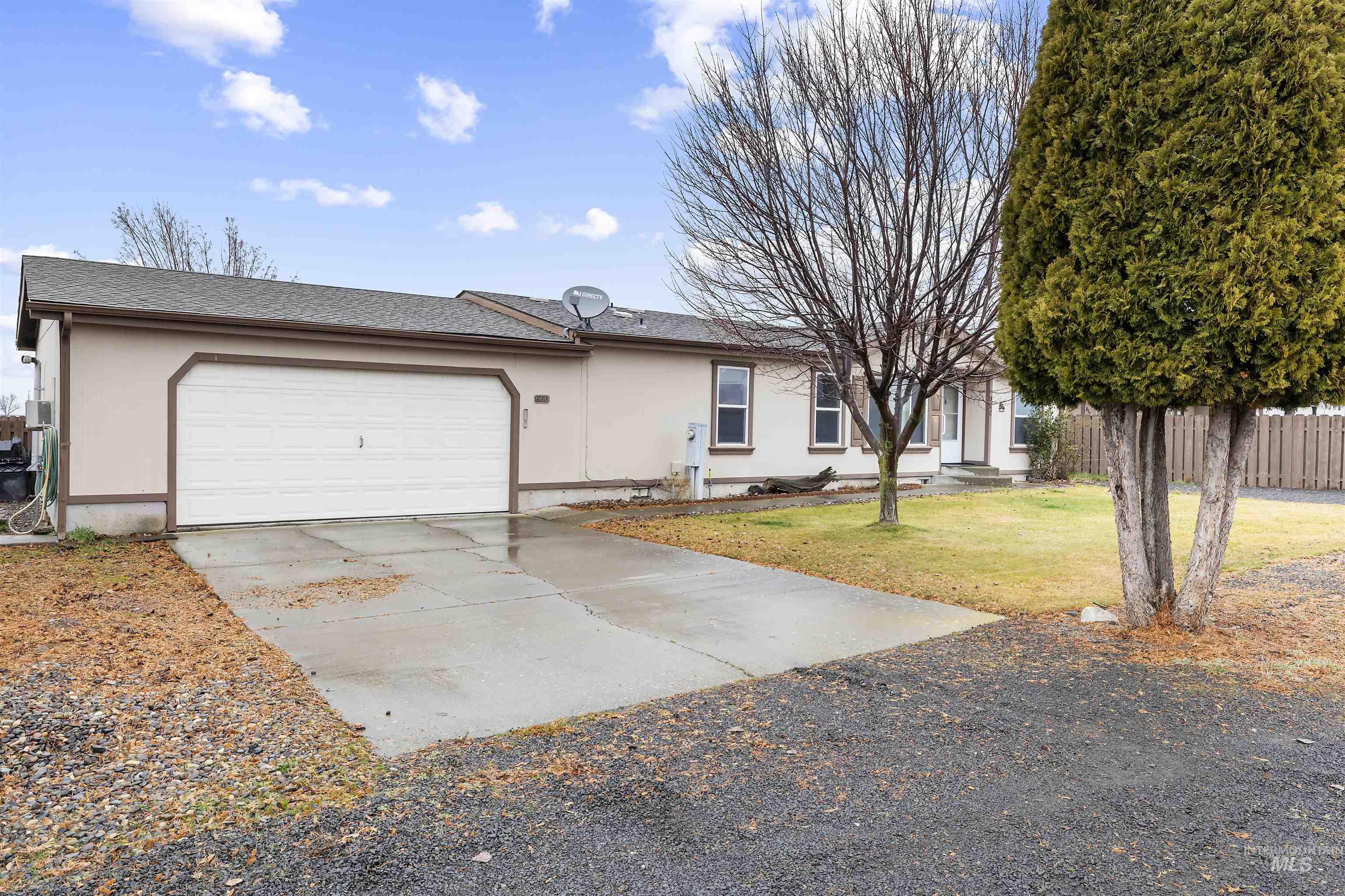 860 Eagles Point BLVD., Lewiston, Idaho 83501, 3 Bedrooms, 2 Bathrooms, Residential For Sale, Price $354,000,MLS 98971397