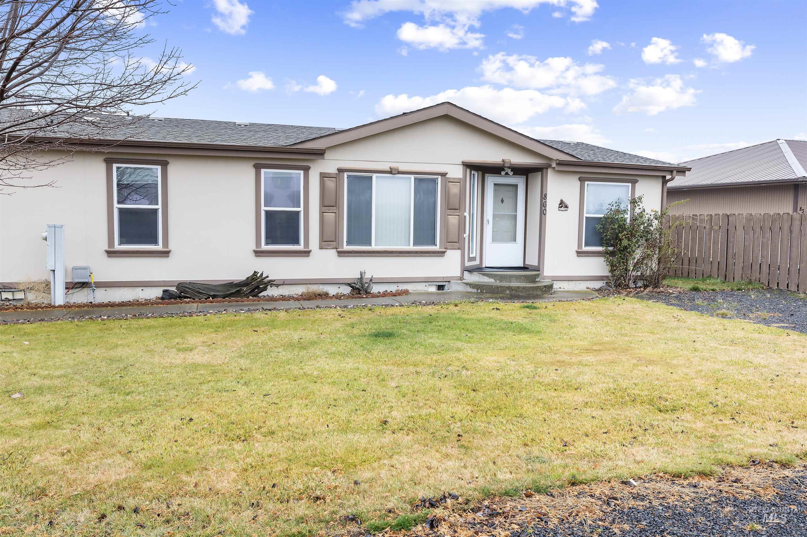860 Eagles Point BLVD., Lewiston, Idaho 83501, 3 Bedrooms, 2 Bathrooms, Residential For Sale, Price $354,000,MLS 98971397