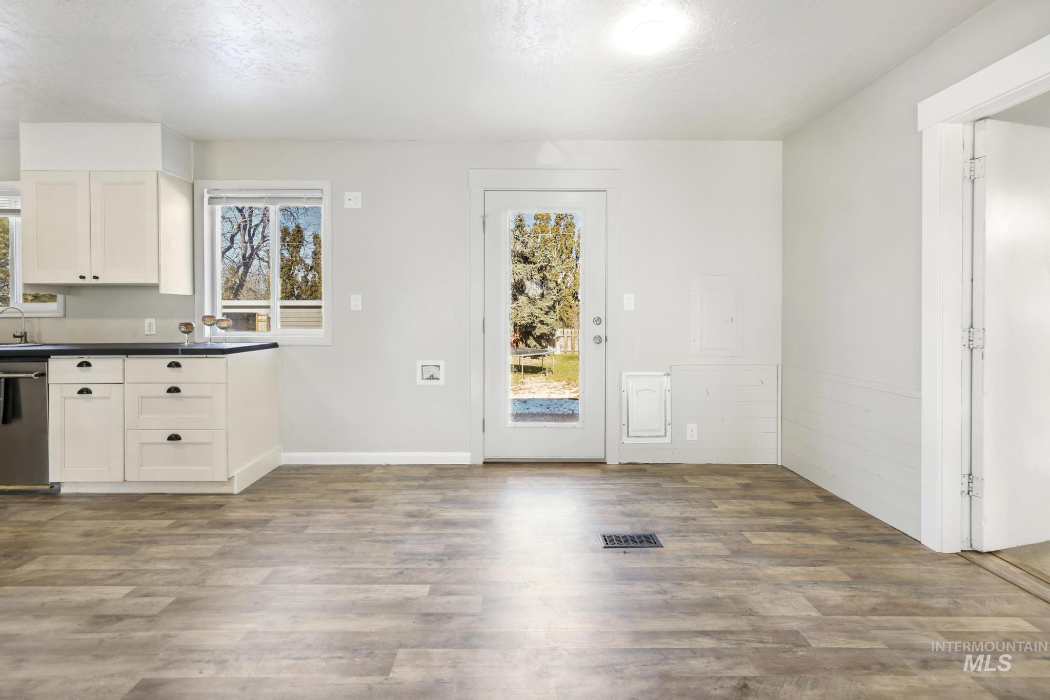 799 Northview, Twin Falls, Idaho 83301, 4 Bedrooms, 2 Bathrooms, Residential For Sale, Price $385,000,MLS 98971399