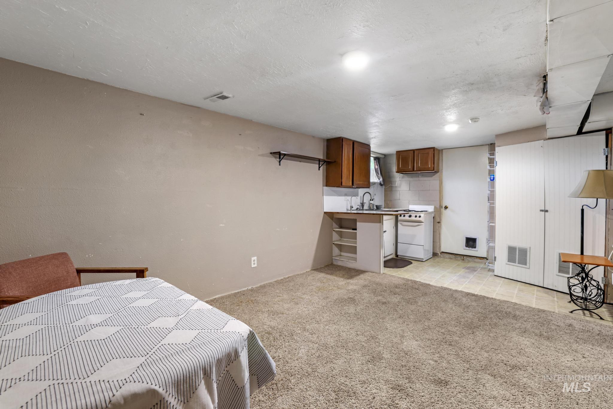 799 Northview, Twin Falls, Idaho 83301, 4 Bedrooms, 2 Bathrooms, Residential For Sale, Price $385,000,MLS 98971399