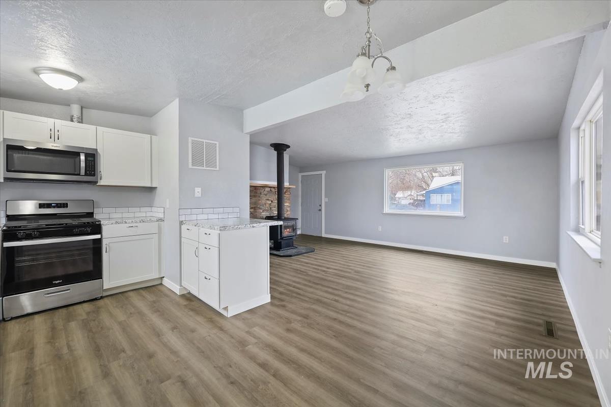 1250 E 4th N, Mountain Home, Idaho 83647, 3 Bedrooms, 1 Bathroom, Residential For Sale, Price $239,000,MLS 98971401