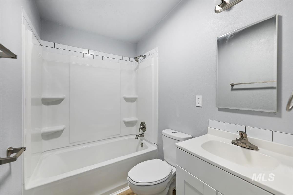 1250 E 4th N, Mountain Home, Idaho 83647, 3 Bedrooms, 1 Bathroom, Residential For Sale, Price $239,000,MLS 98971401