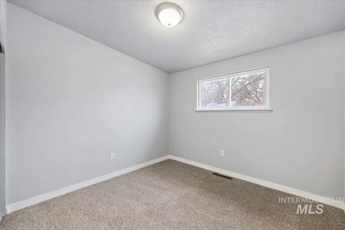 1250 E 4th N, Mountain Home, Idaho 83647, 3 Bedrooms, 1 Bathroom, Residential For Sale, Price $239,000,MLS 98971401