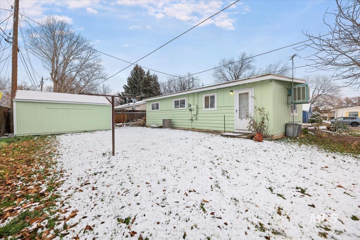1250 E 4th N, Mountain Home, Idaho 83647, 3 Bedrooms, 1 Bathroom, Residential For Sale, Price $239,000,MLS 98971401