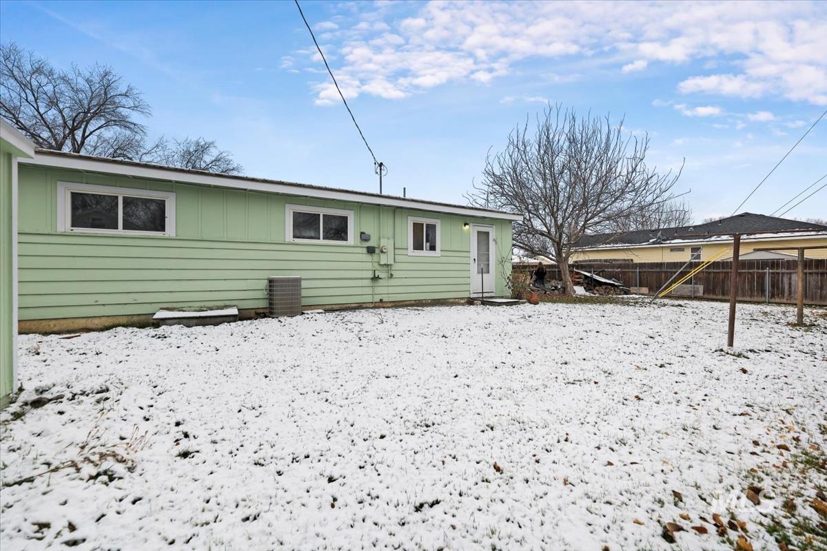 1250 E 4th N, Mountain Home, Idaho 83647, 3 Bedrooms, 1 Bathroom, Residential For Sale, Price $239,000,MLS 98971401