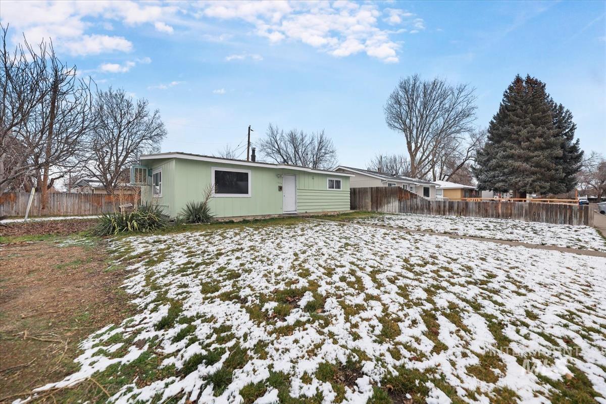 1250 E 4th N, Mountain Home, Idaho 83647, 3 Bedrooms, 1 Bathroom, Residential For Sale, Price $239,000,MLS 98971401
