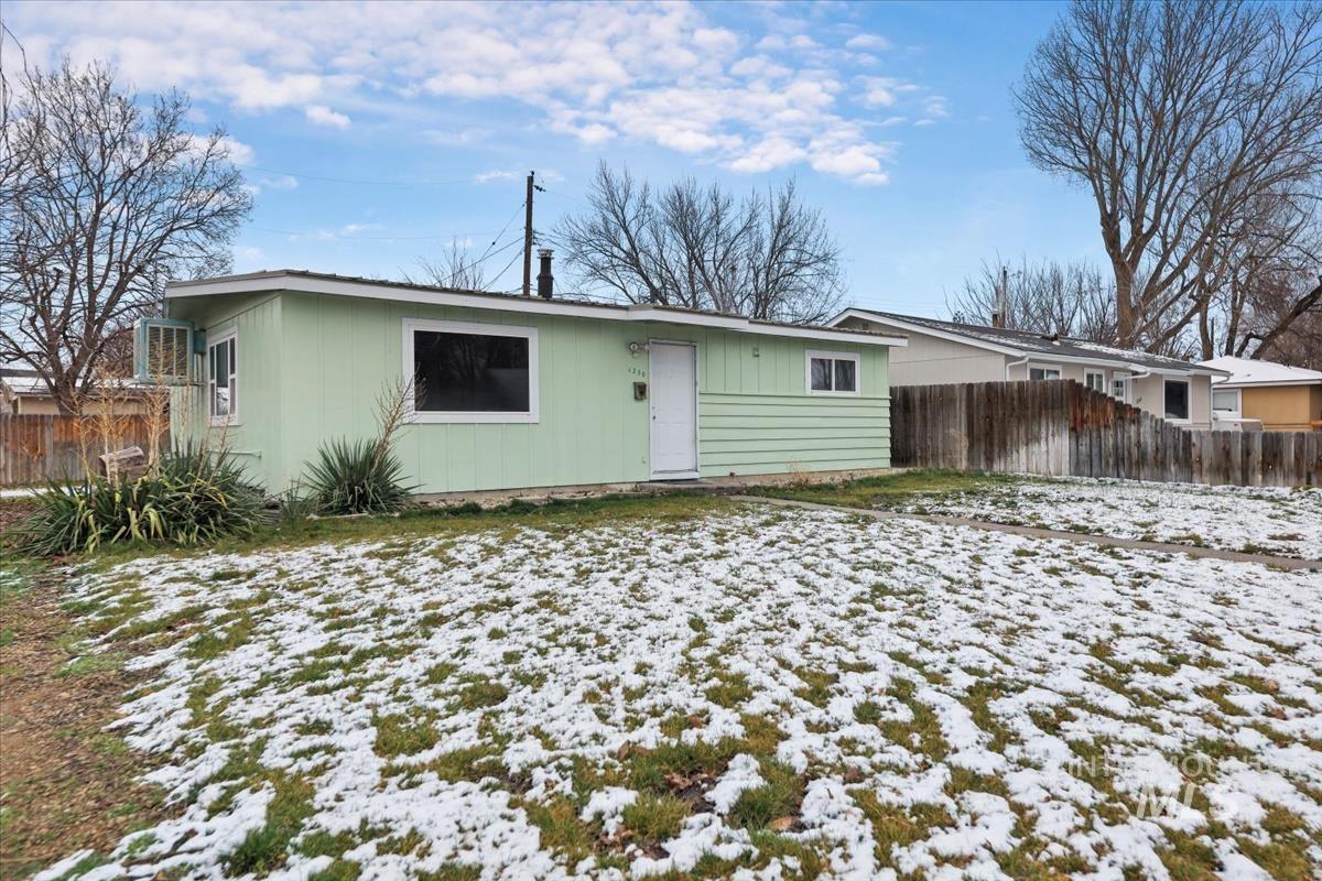 1250 E 4th N, Mountain Home, Idaho 83647, 3 Bedrooms, 1 Bathroom, Residential For Sale, Price $239,000,MLS 98971401