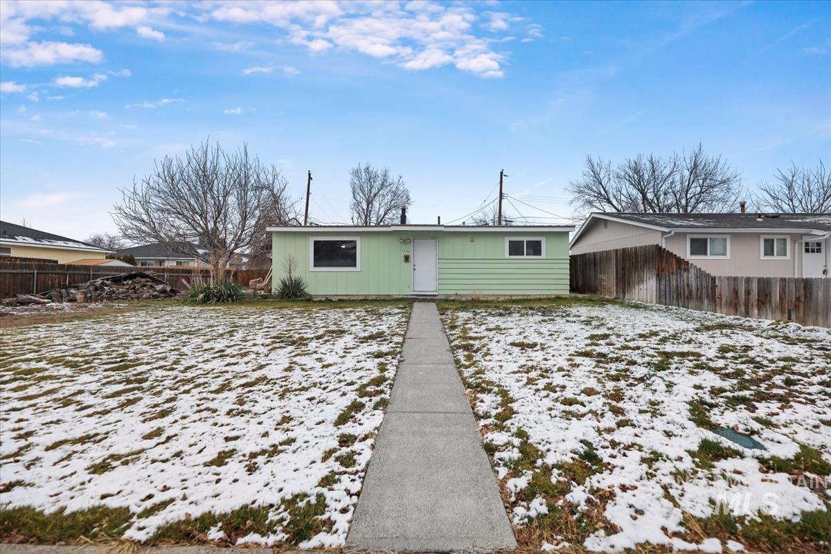 1250 E 4th N, Mountain Home, Idaho 83647, 3 Bedrooms, 1 Bathroom, Residential For Sale, Price $239,000,MLS 98971401