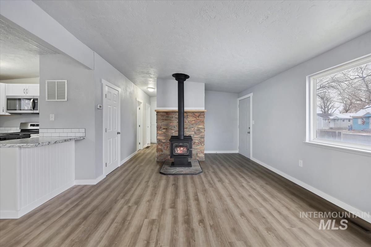 1250 E 4th N, Mountain Home, Idaho 83647, 3 Bedrooms, 1 Bathroom, Residential For Sale, Price $239,000,MLS 98971401