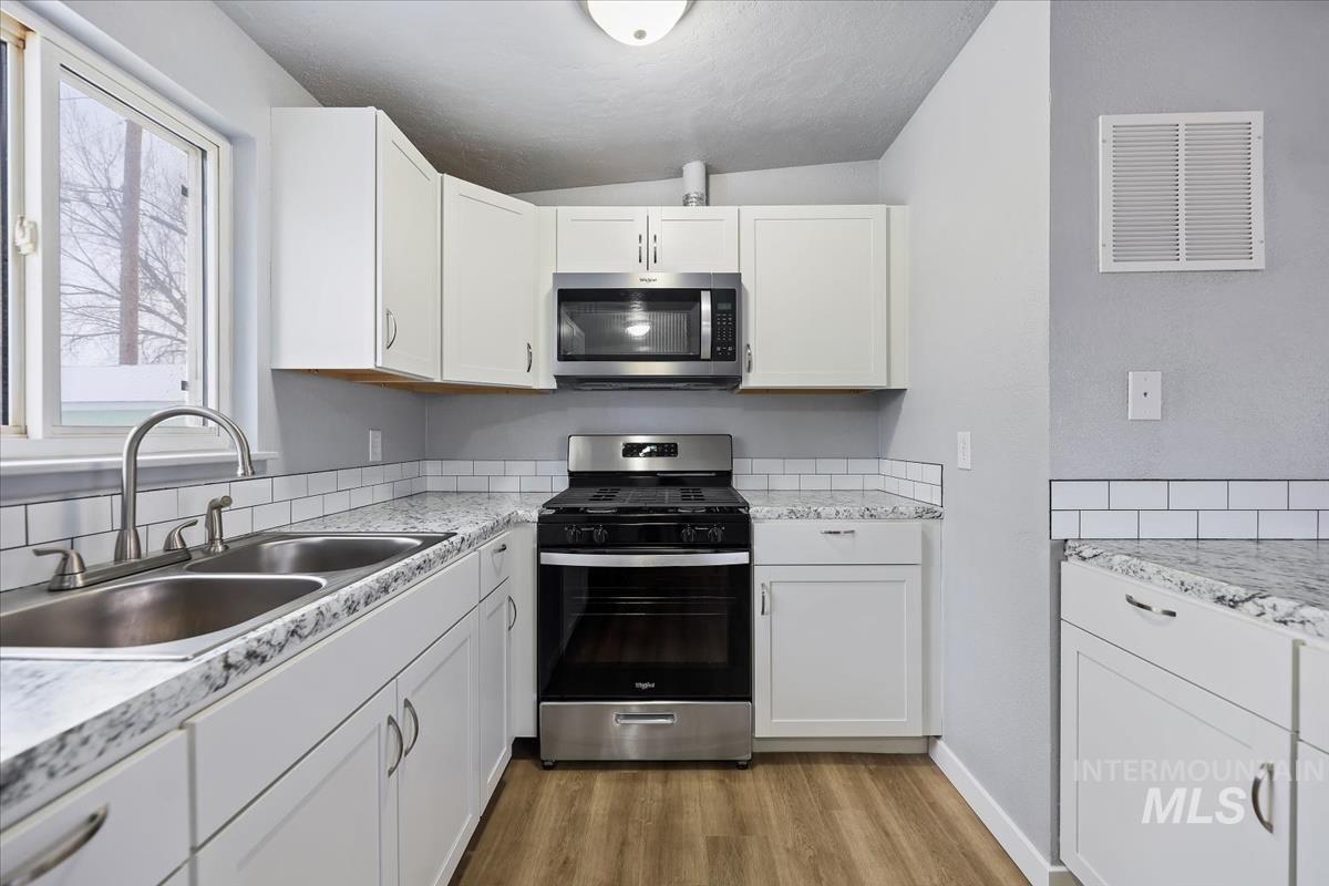 1250 E 4th N, Mountain Home, Idaho 83647, 3 Bedrooms, 1 Bathroom, Residential For Sale, Price $239,000,MLS 98971401