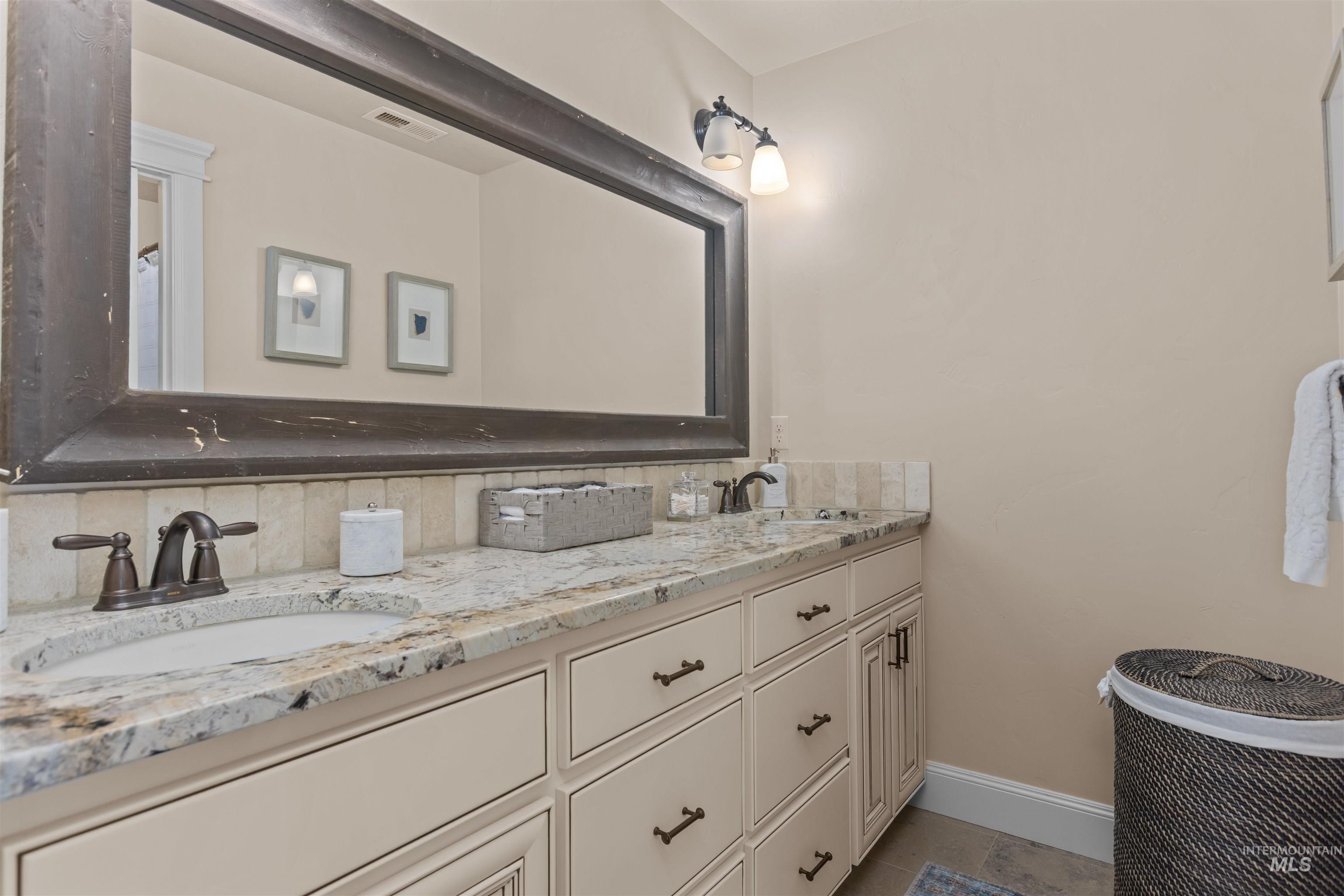 1228 E Pennsylvania Place, Nampa, Idaho 83686, 3 Bedrooms, 2.5 Bathrooms, Residential For Sale, Price $685,000,MLS 98971402