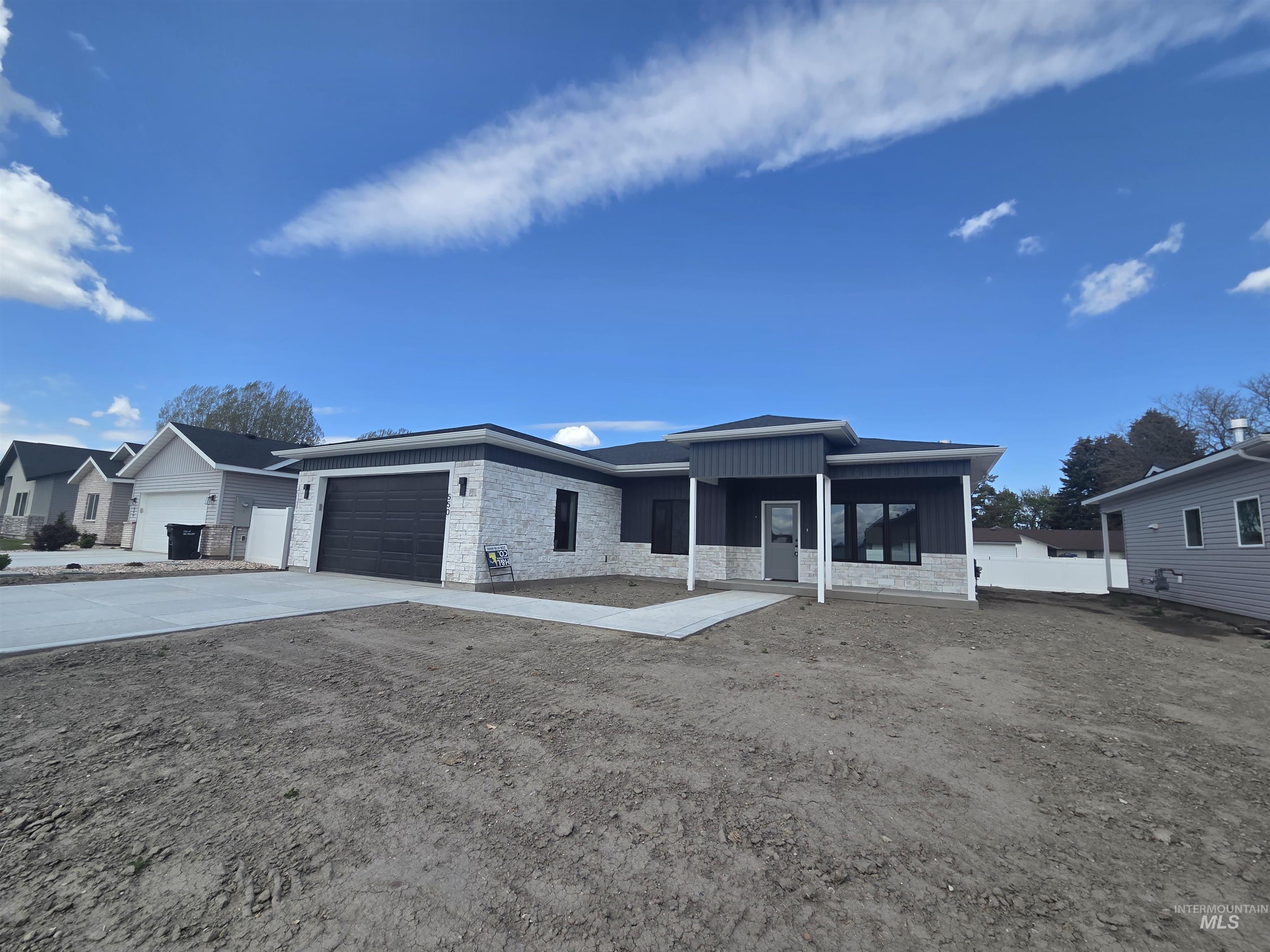 550 Oxford St, Burley, Idaho 83318, 3 Bedrooms, 2 Bathrooms, Residential For Sale, Price $332,465,MLS 98971403